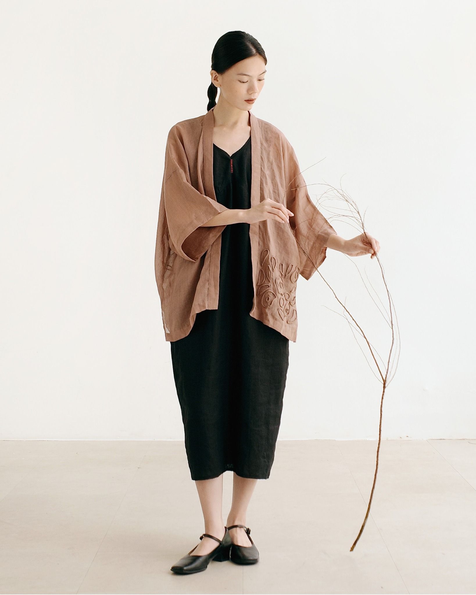Kimono Linen Hoa Cỏ Mềm Mại Và Sang Trọng-chính diện mặt trước1