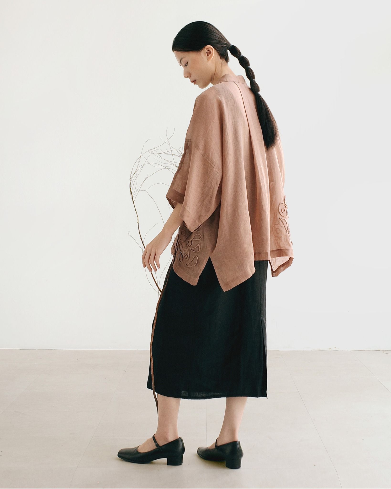 Kimono Linen Hoa Cỏ Mềm Mại Và Sang Trọng-chính diện mặt trước1