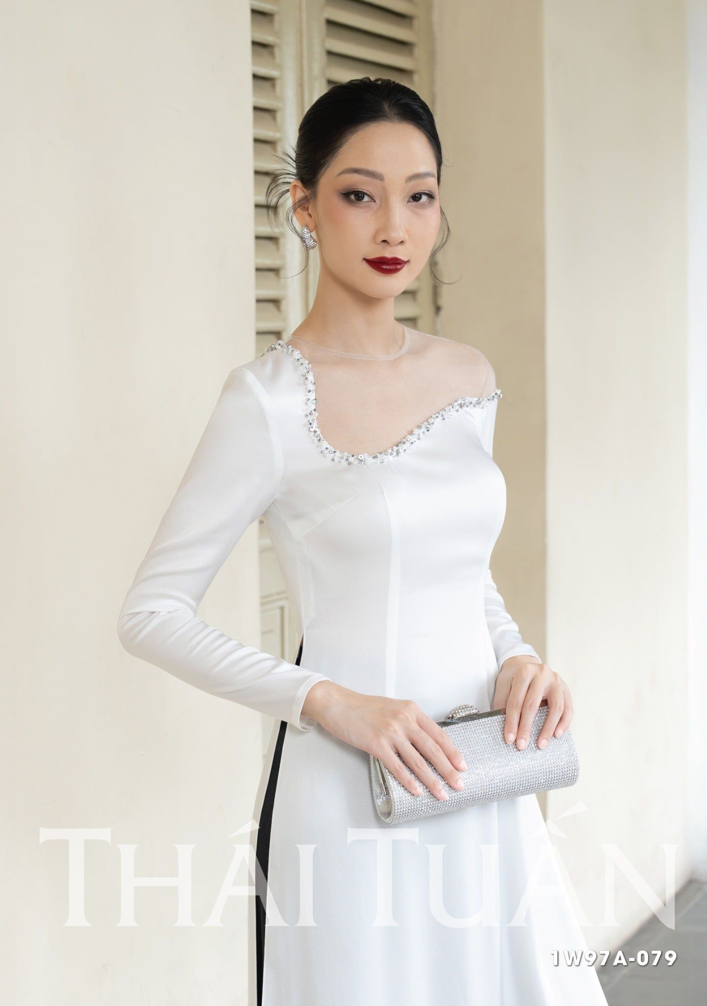  Bộ Áo Dài May Sẵn Trơn Cách Điệu 1W97A079 