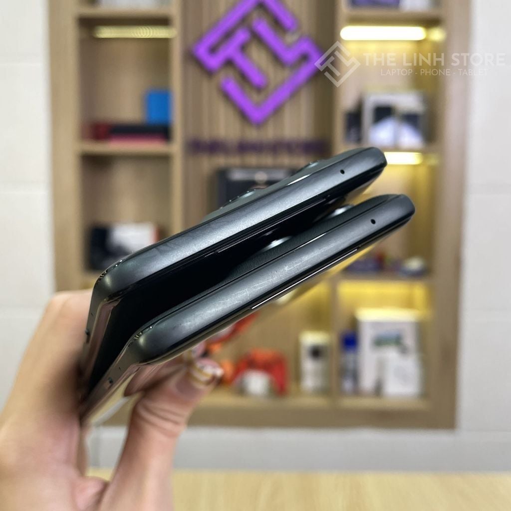 Điện thoại Motorola Moto Edge (2025) XT2519 - Dimensity 7400 Ultra Màn P-OLED 120Hz