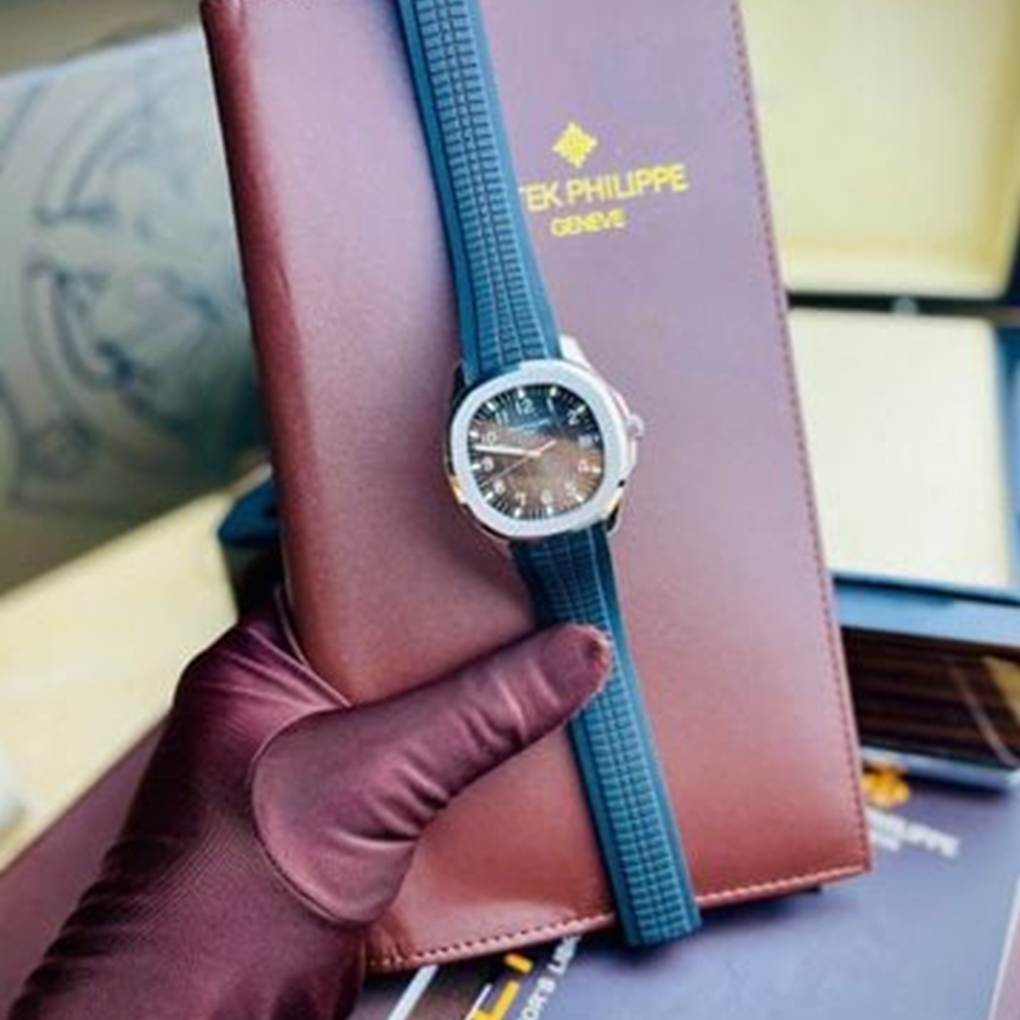 Patek Philippe Aquanaut 5167A-001 Rep 1:1 Chế Tác Vỏ Bạc Mặt Đen Dây Cao Su