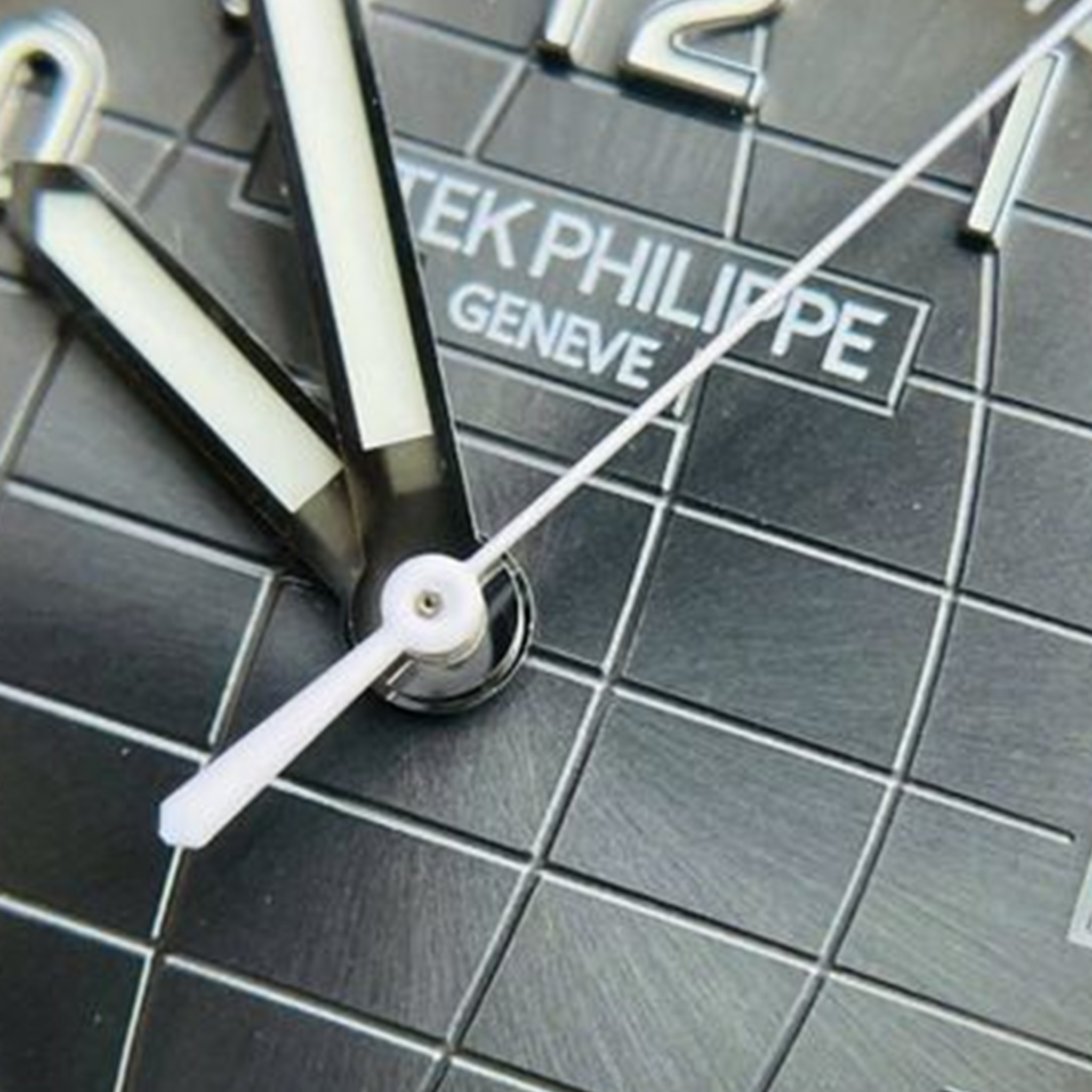 Patek Philippe Aquanaut 5167A-001 Rep 1:1 Chế Tác Vỏ Bạc Mặt Đen Dây Cao Su