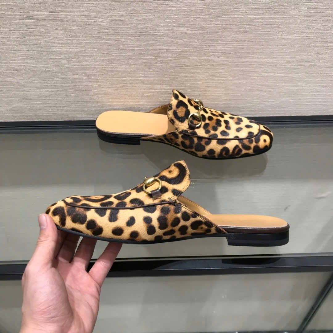 Slippers, mule Gucci Princetown họa tiết da báo