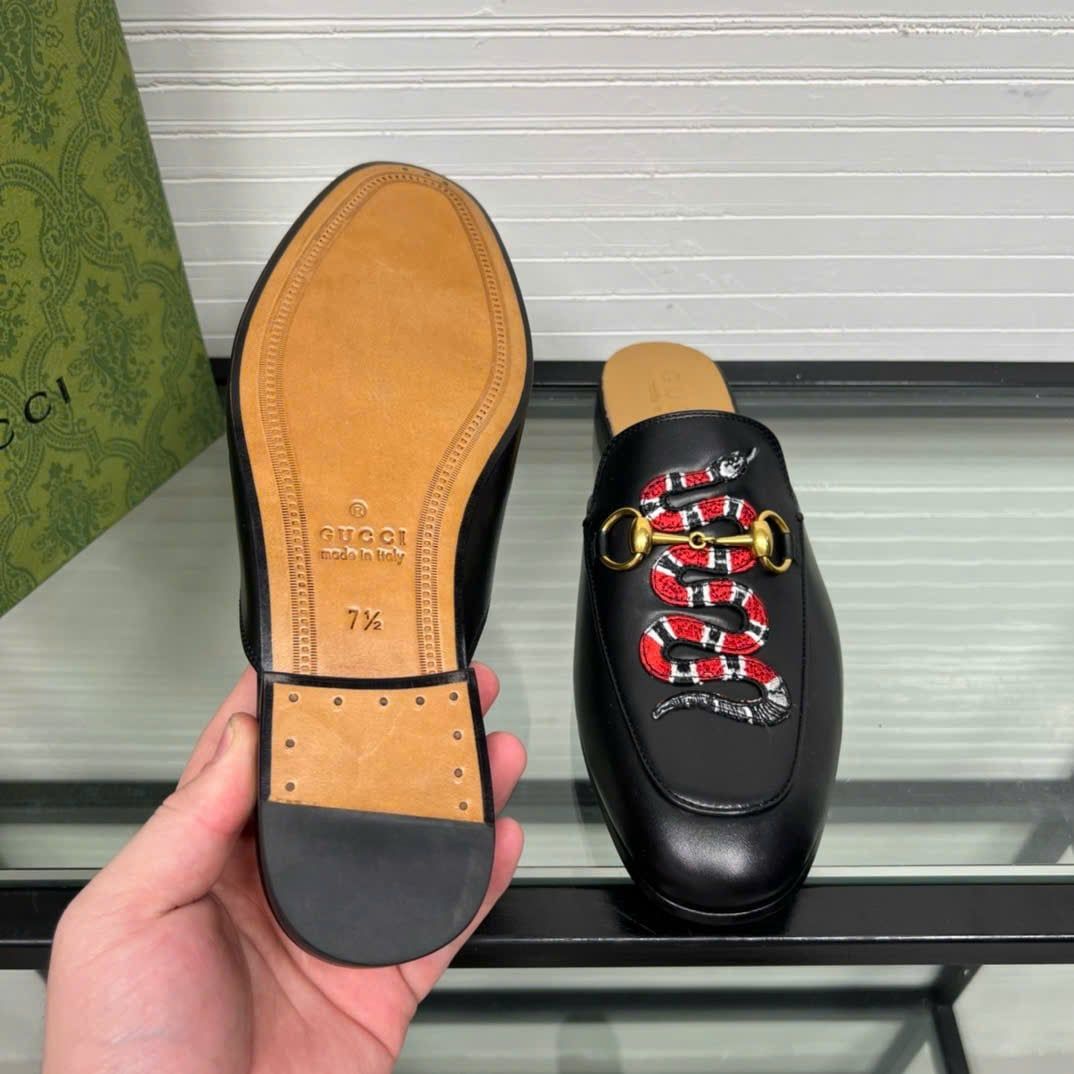 Slippers, Sục da thêu hình rắn hiệu Gucci Princetown