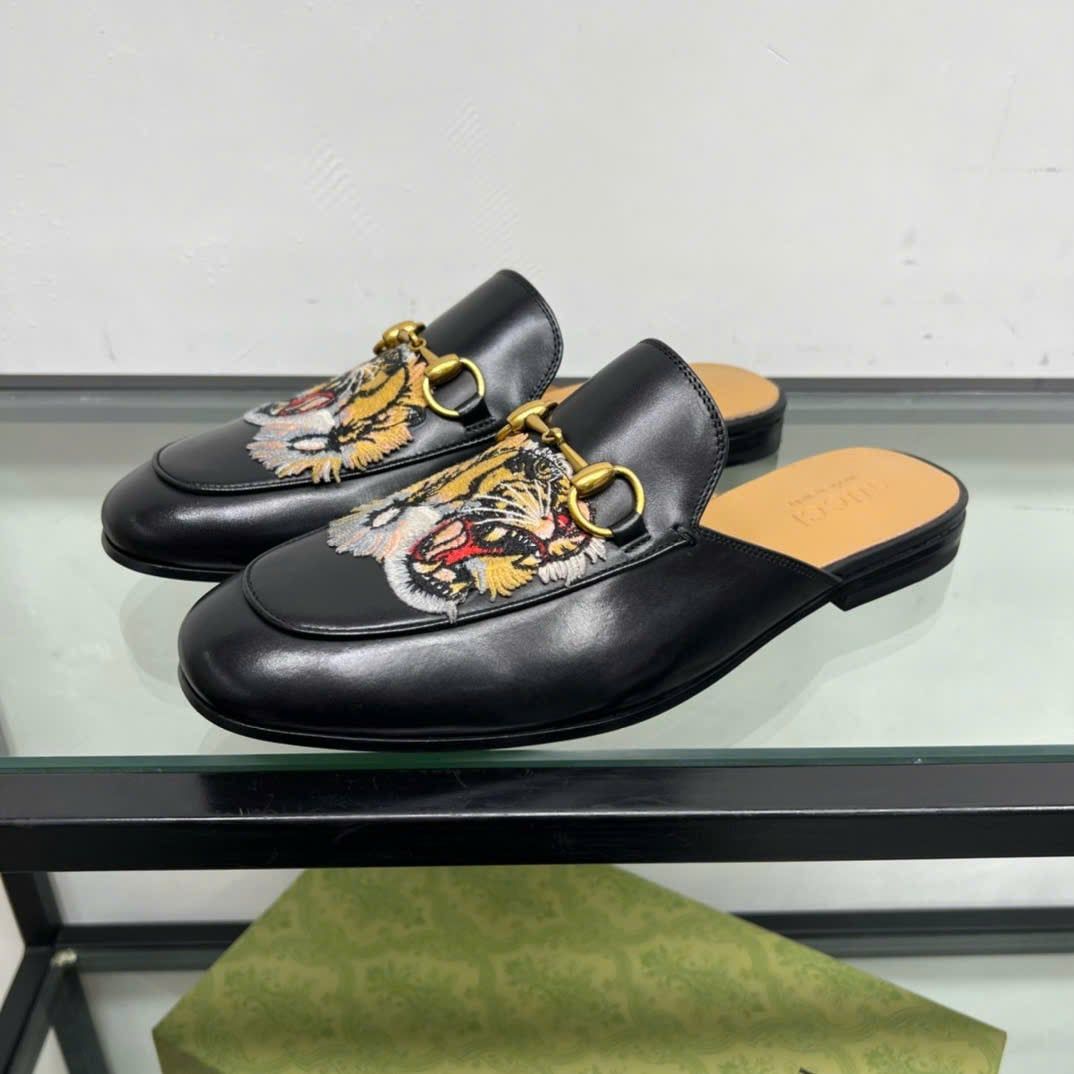 Slippers, Sục da thêu hình hổ hiệu Gucci Princetown