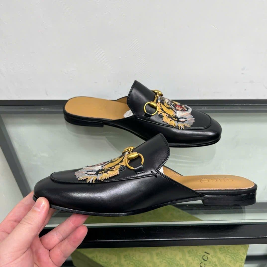 Slippers, Sục da thêu hình hổ hiệu Gucci Princetown