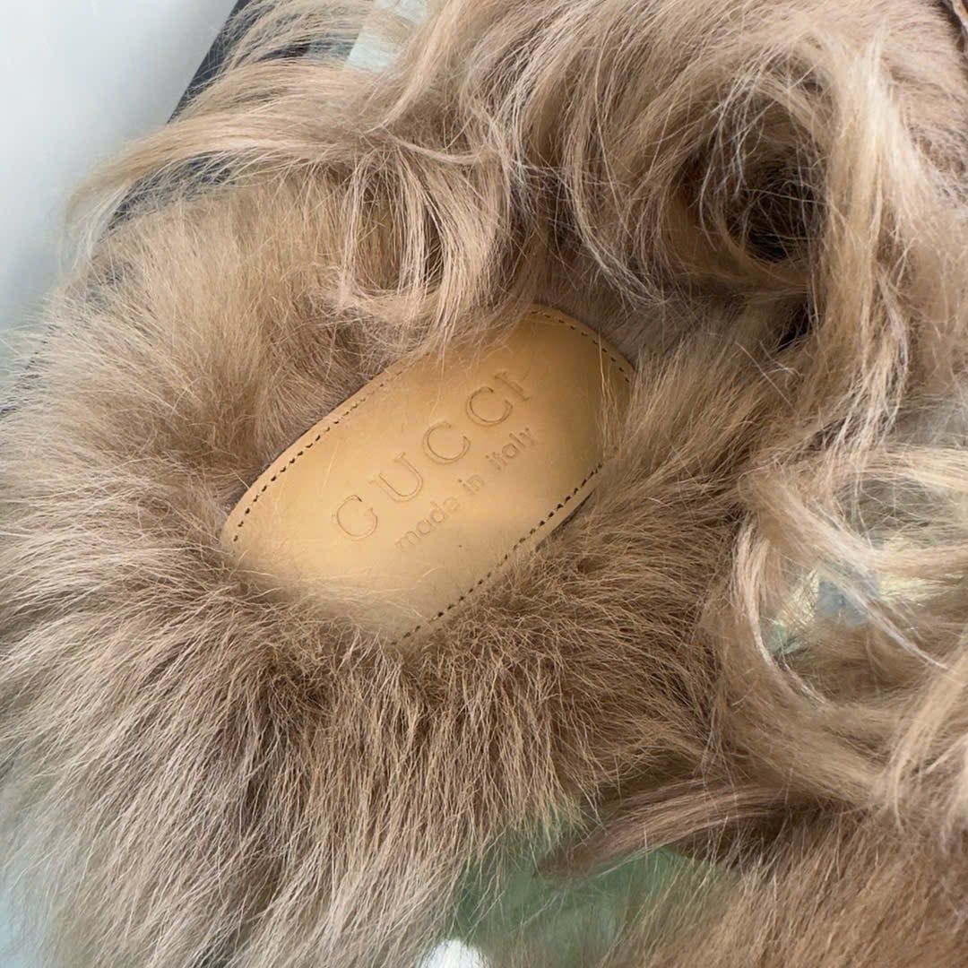 Slippers, Sục da cá sấu Gucci Princetown với logo Double G và lông thú