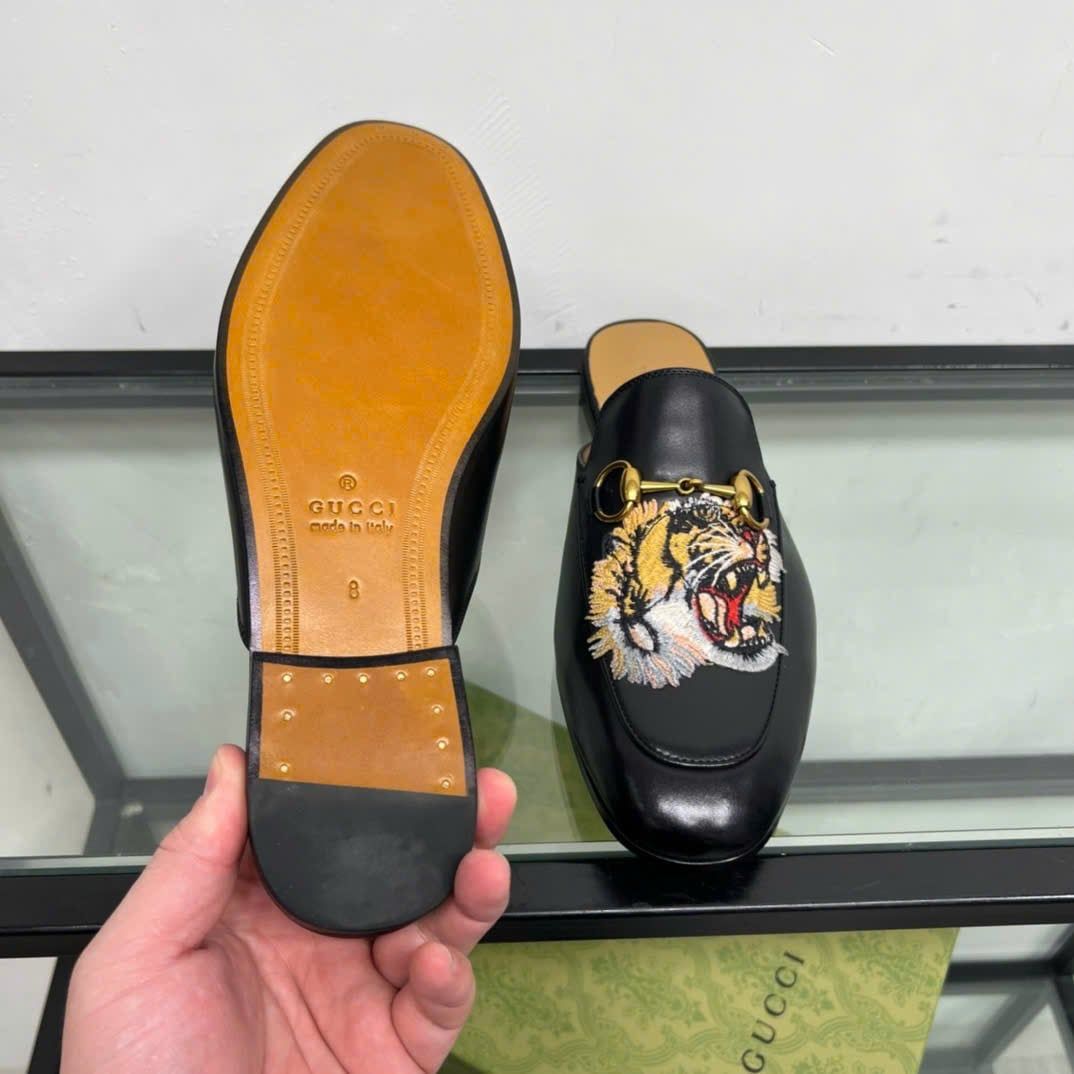 Slippers, Sục da thêu hình hổ hiệu Gucci Princetown