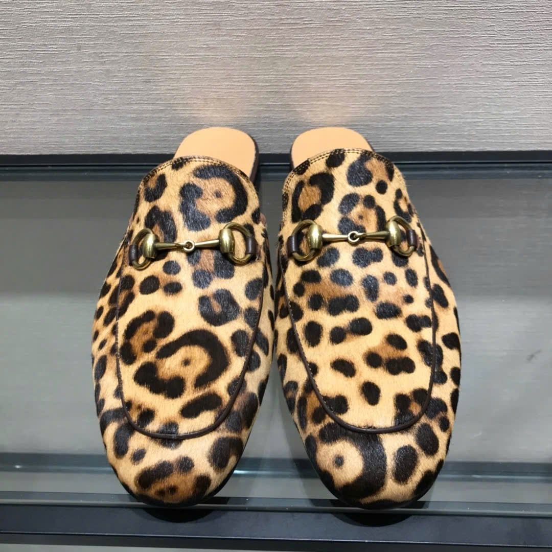 Slippers, mule Gucci Princetown họa tiết da báo