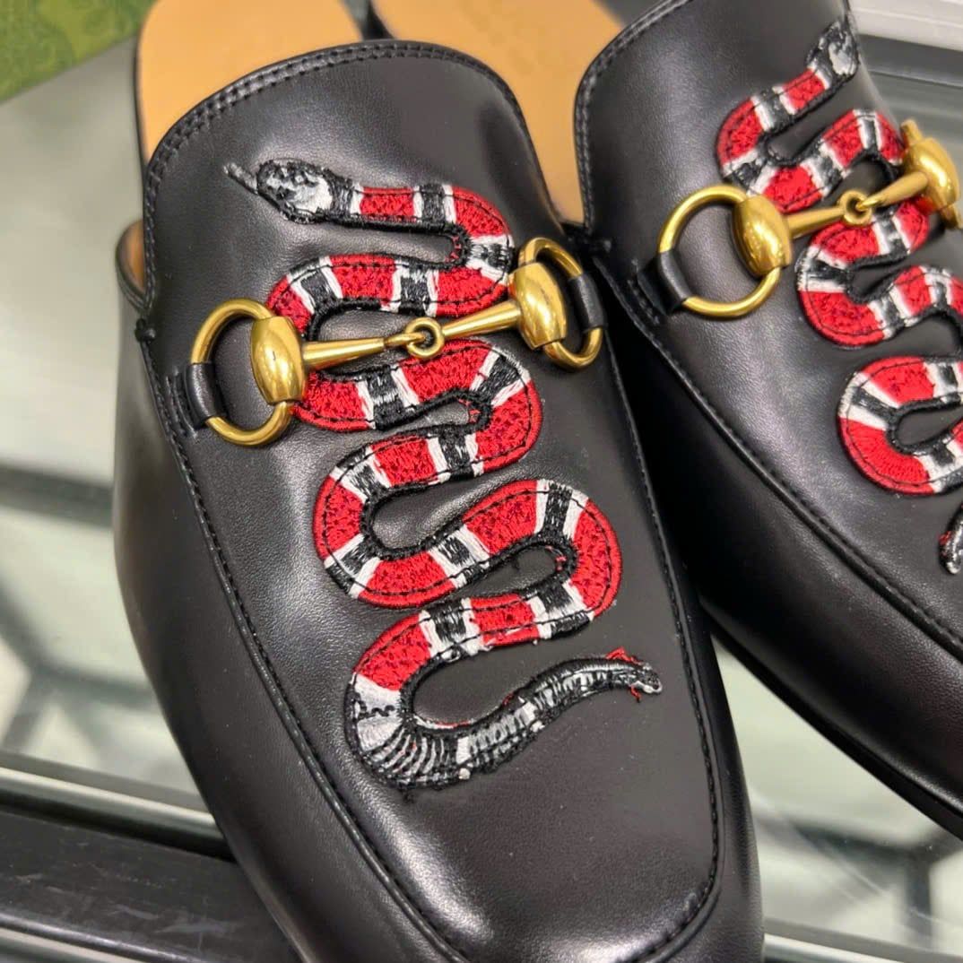 Slippers, Sục da thêu hình rắn hiệu Gucci Princetown
