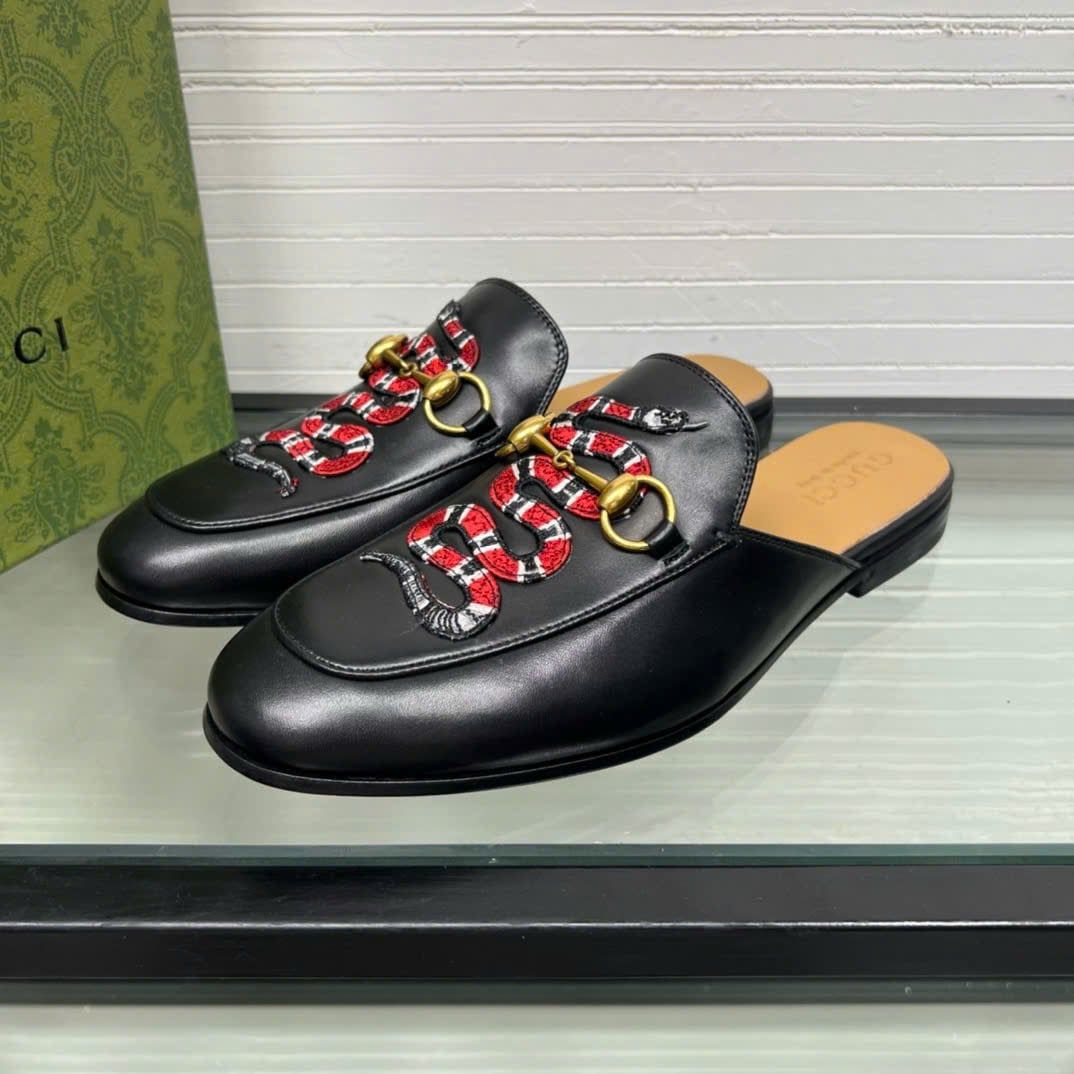 Slippers, Sục da thêu hình rắn hiệu Gucci Princetown