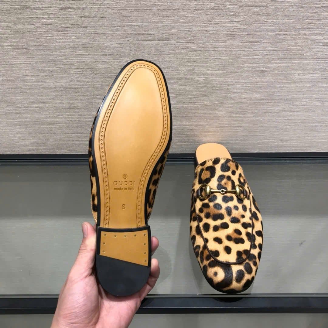 Slippers, mule Gucci Princetown họa tiết da báo