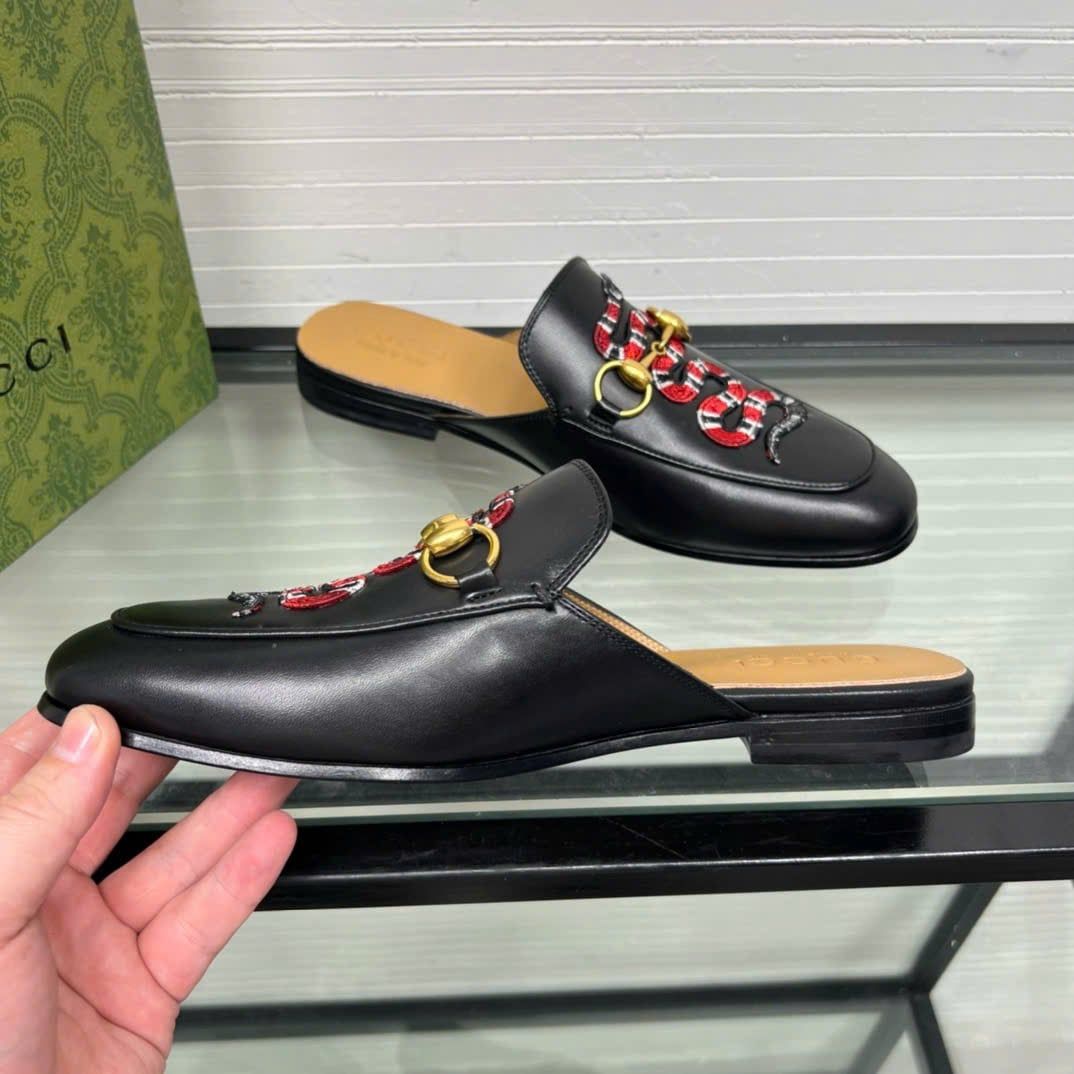 Slippers, Sục da thêu hình rắn hiệu Gucci Princetown