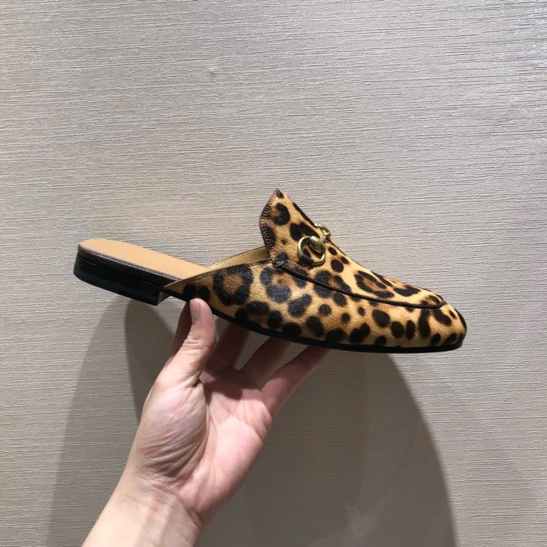 Slippers, mule Gucci Princetown họa tiết da báo