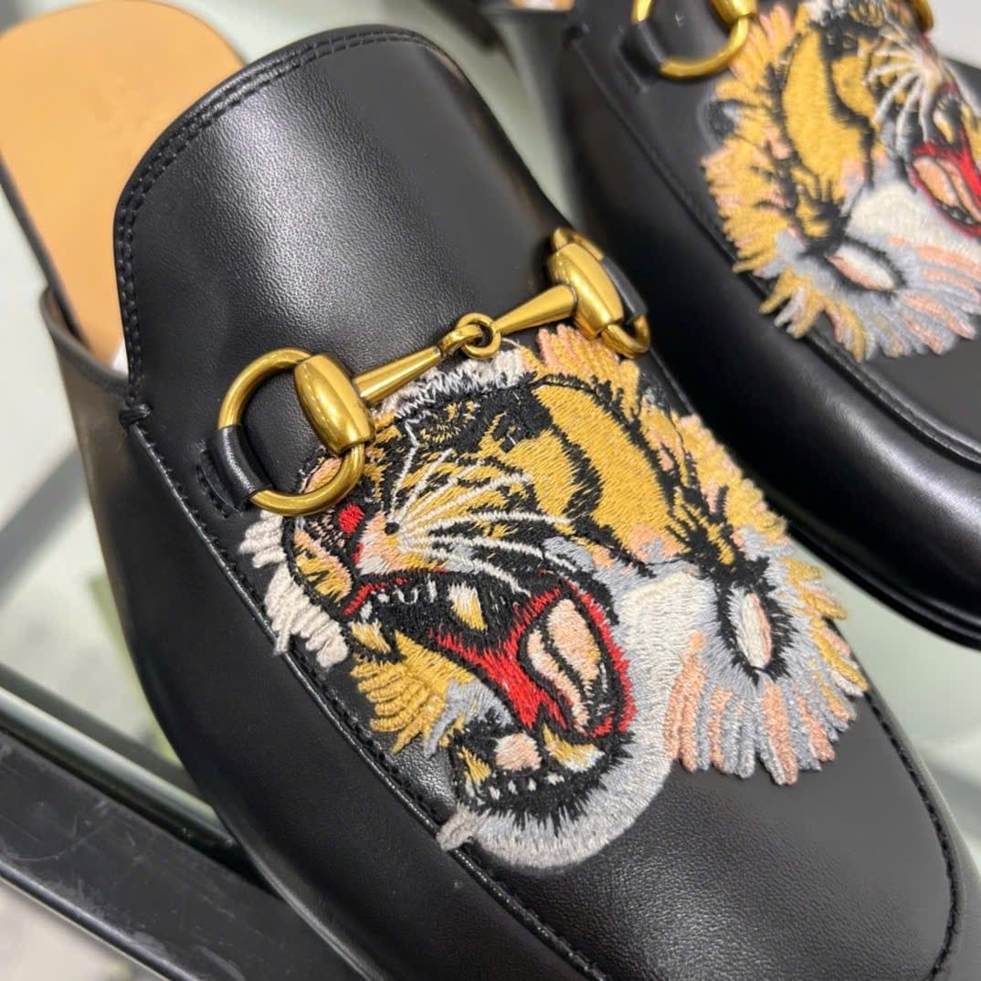 Slippers, Sục da thêu hình hổ hiệu Gucci Princetown