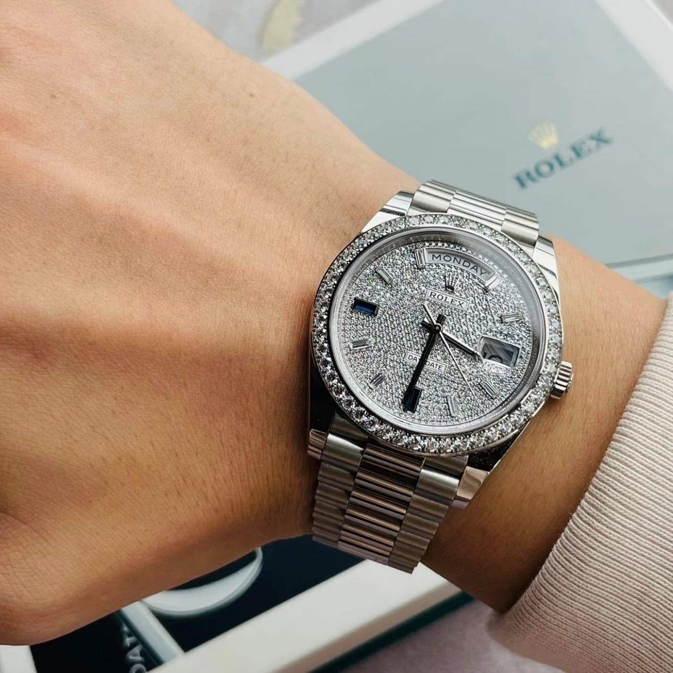 Rolex Day-Date 40mm nạm kim cương hoàn toàn