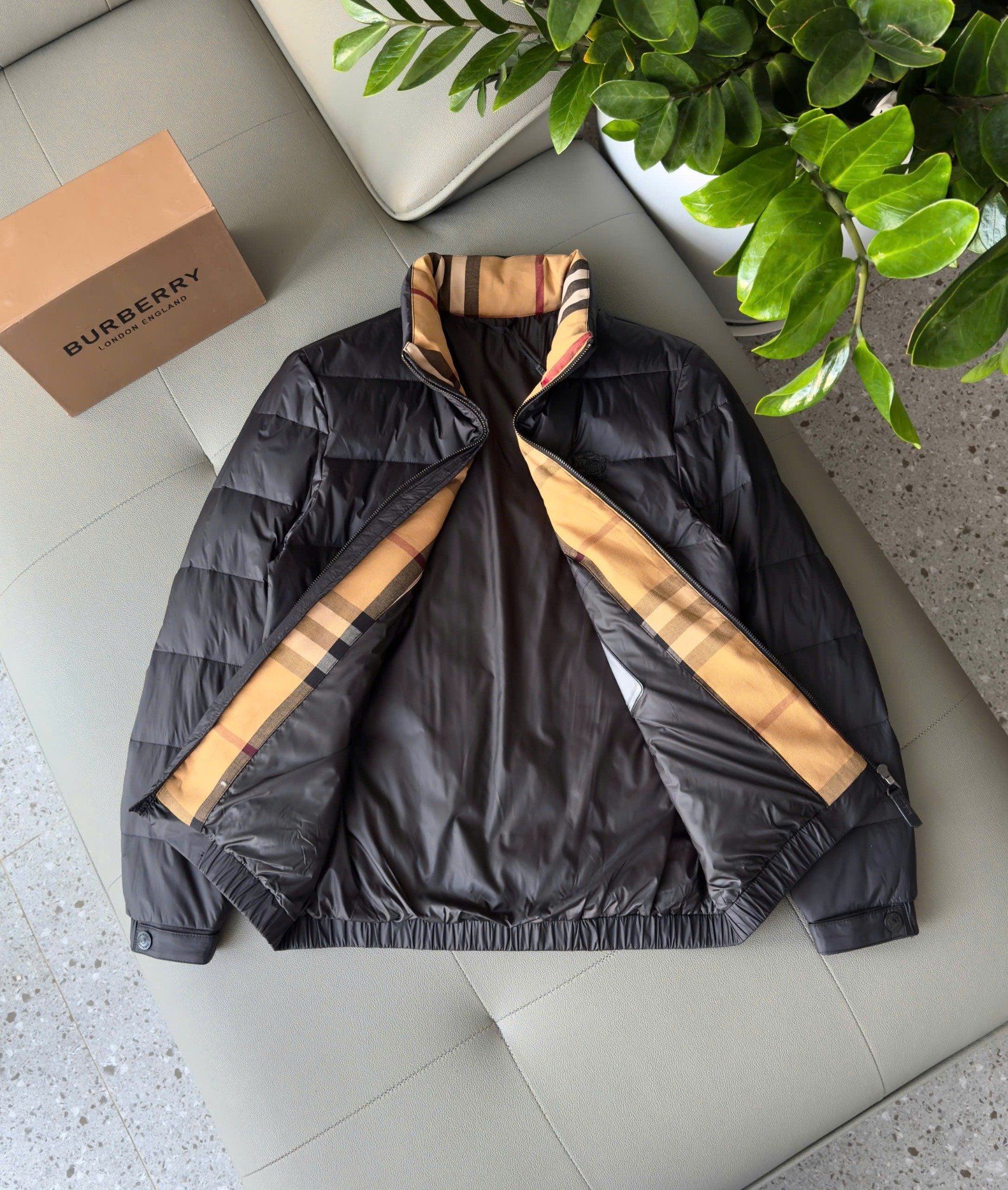 Áo khoác phao Burberry cổ Check