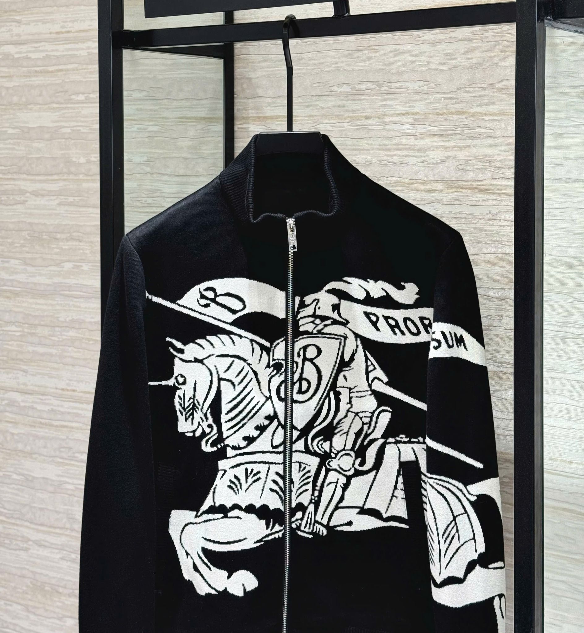 Áo khoác len thêu Burberry