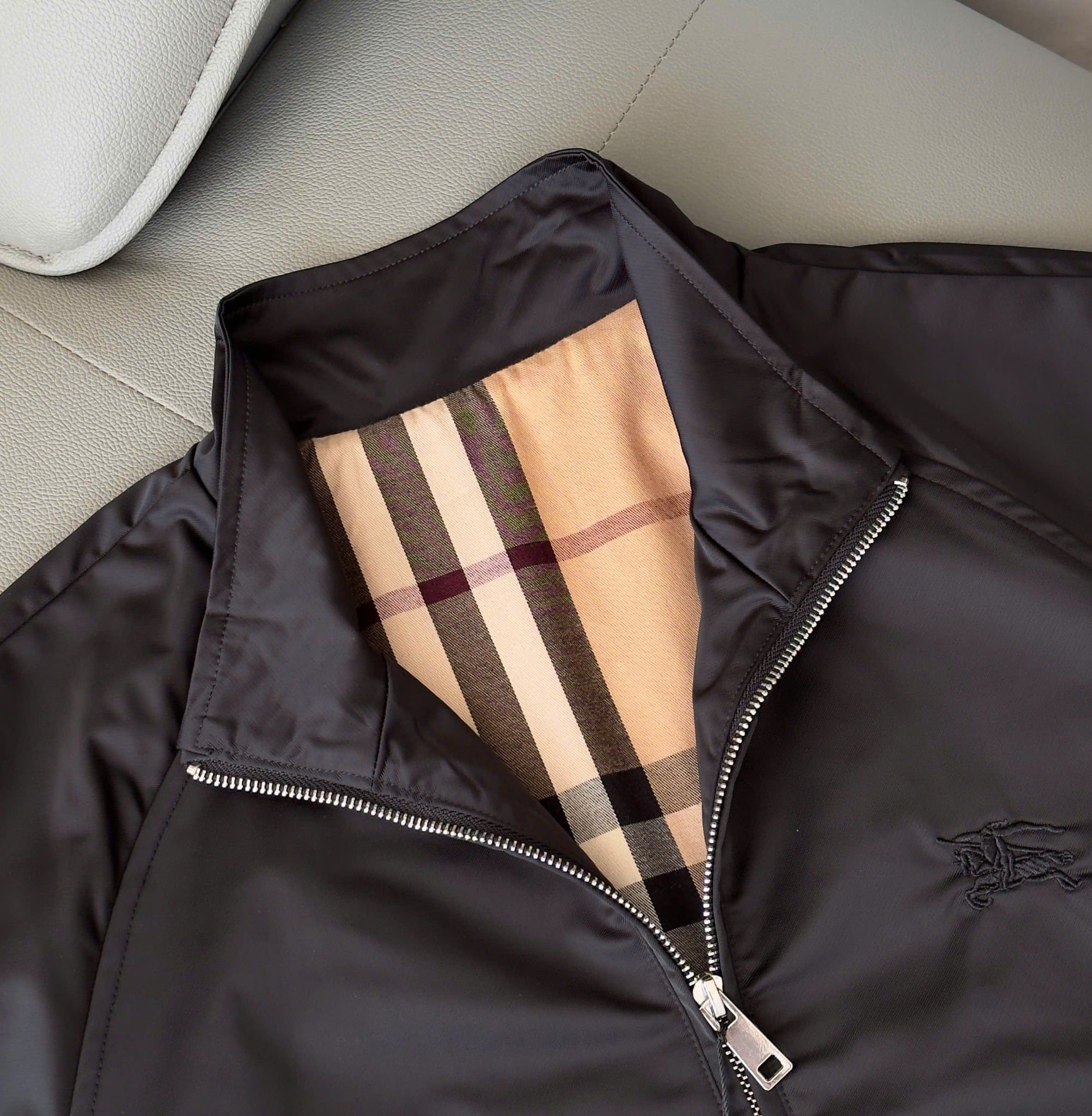 Áo khoác gió Burberry