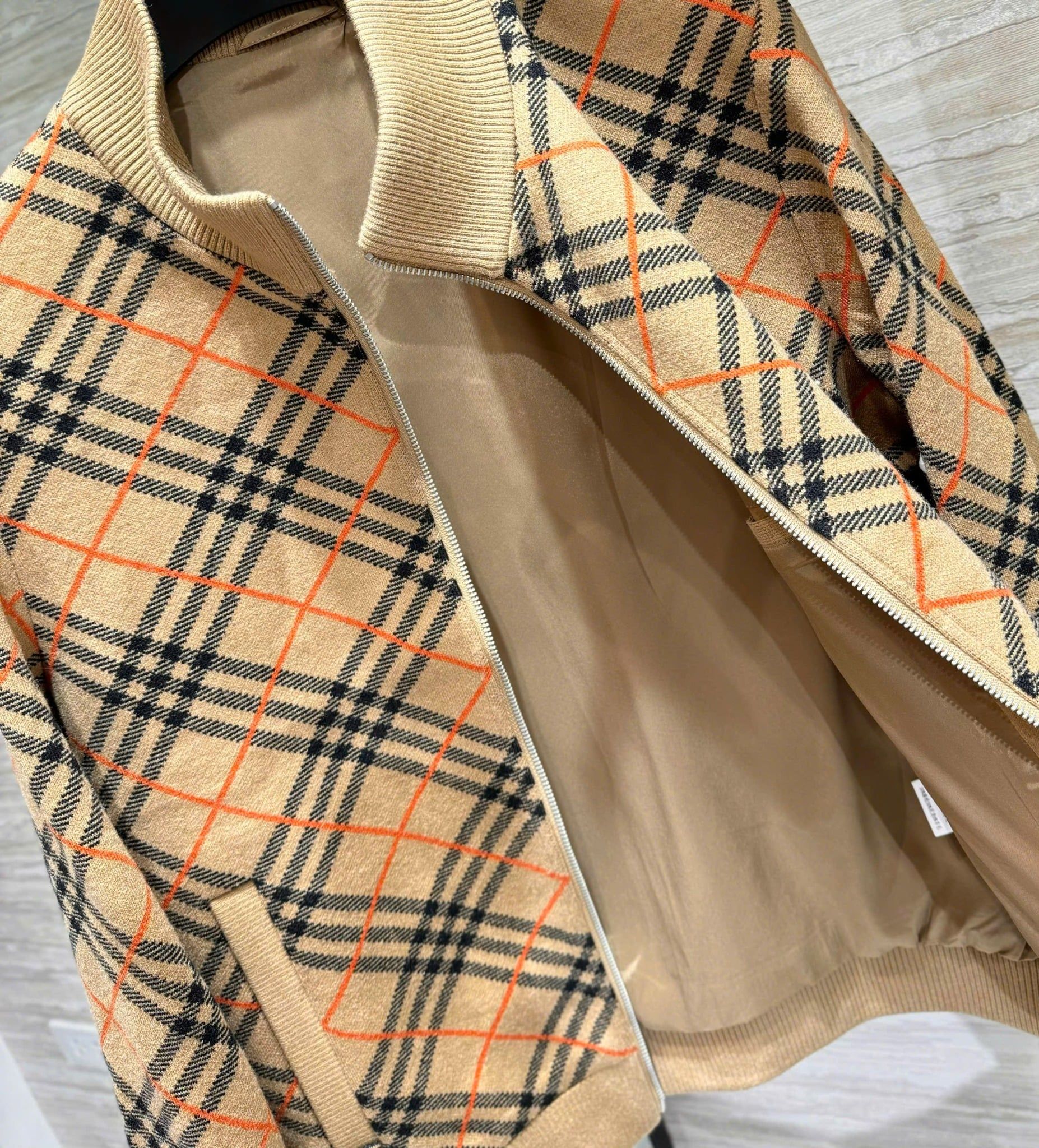 Áo khoác len Cardigan họa tiết kẻ caro Burberry