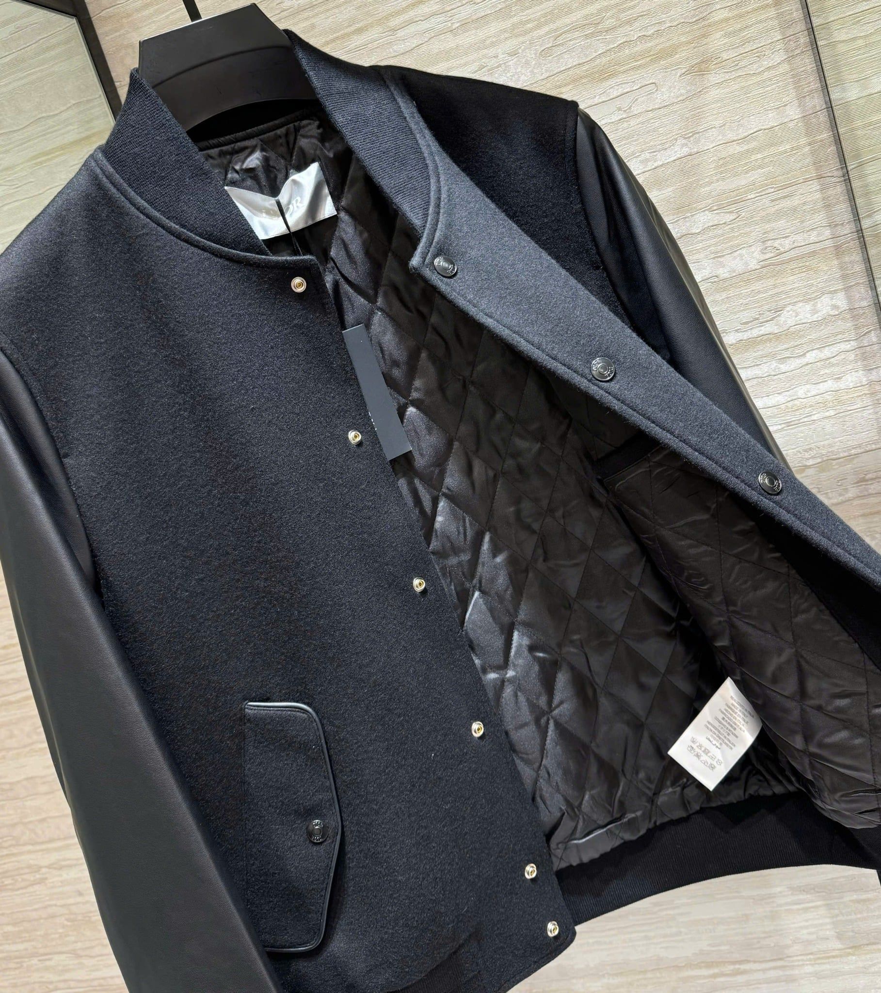 Áo khoác CD Icon Varsity da bò màu đen