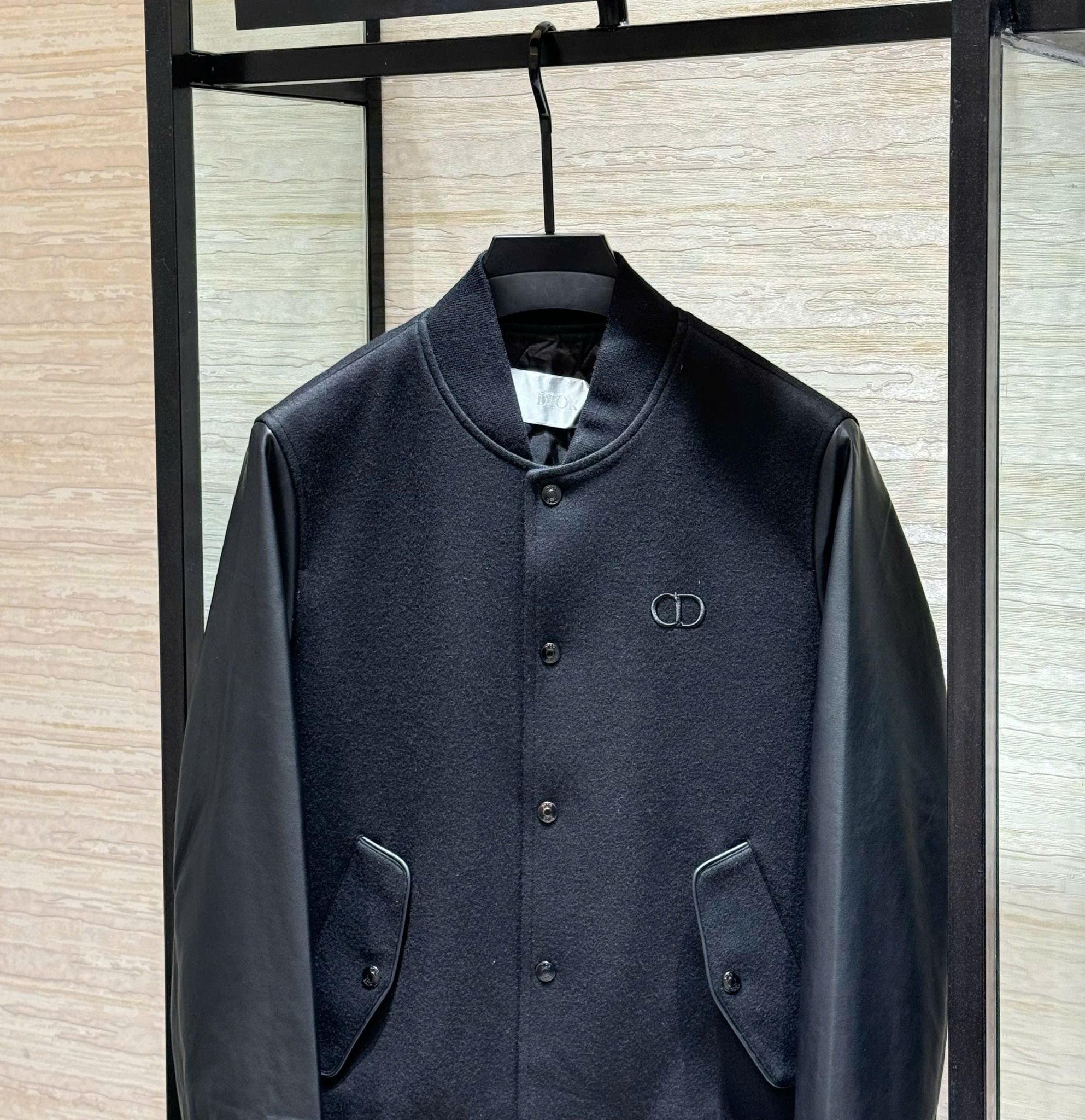 Áo khoác CD Icon Varsity da bò màu đen