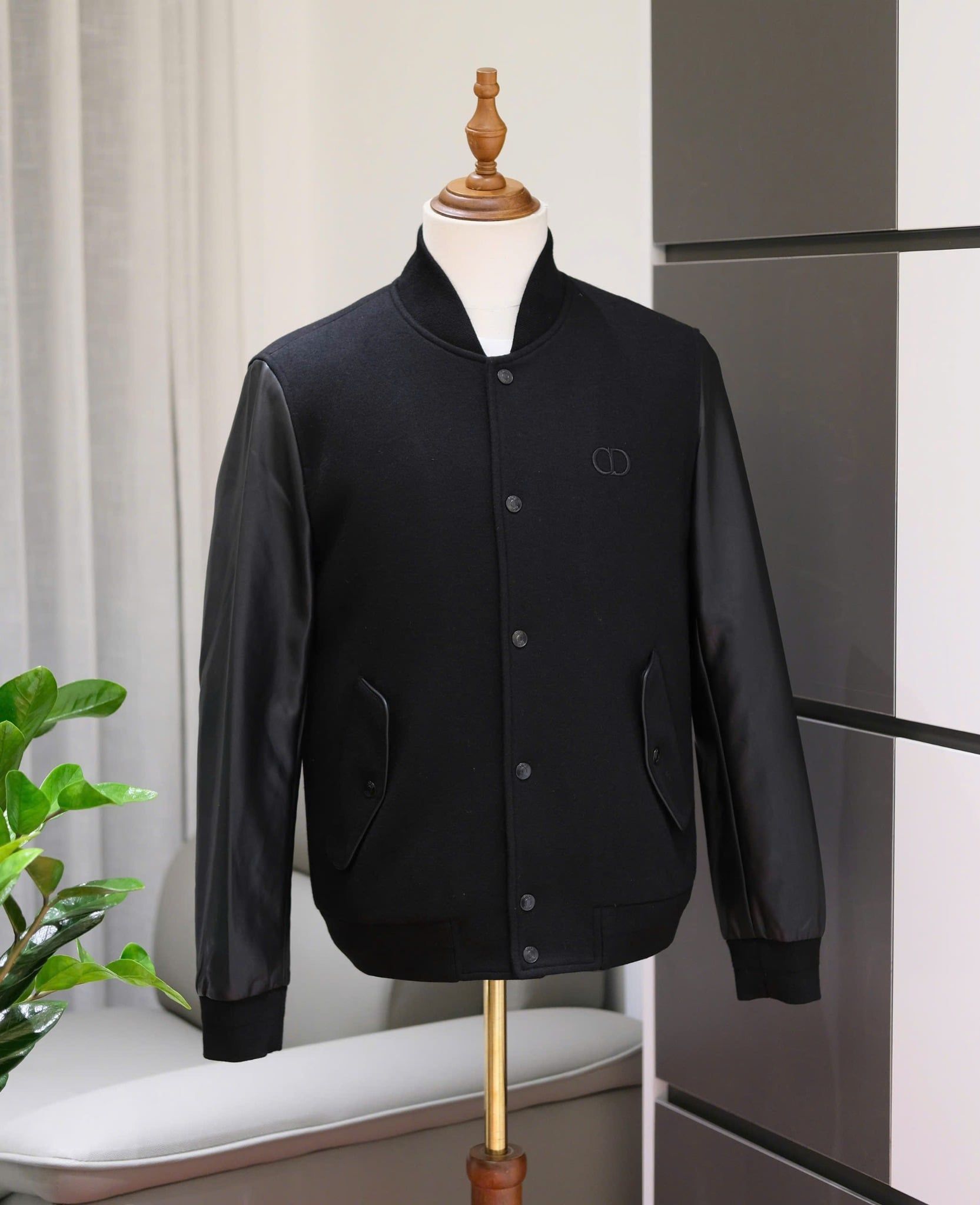 Áo khoác CD Icon Varsity da bò màu đen