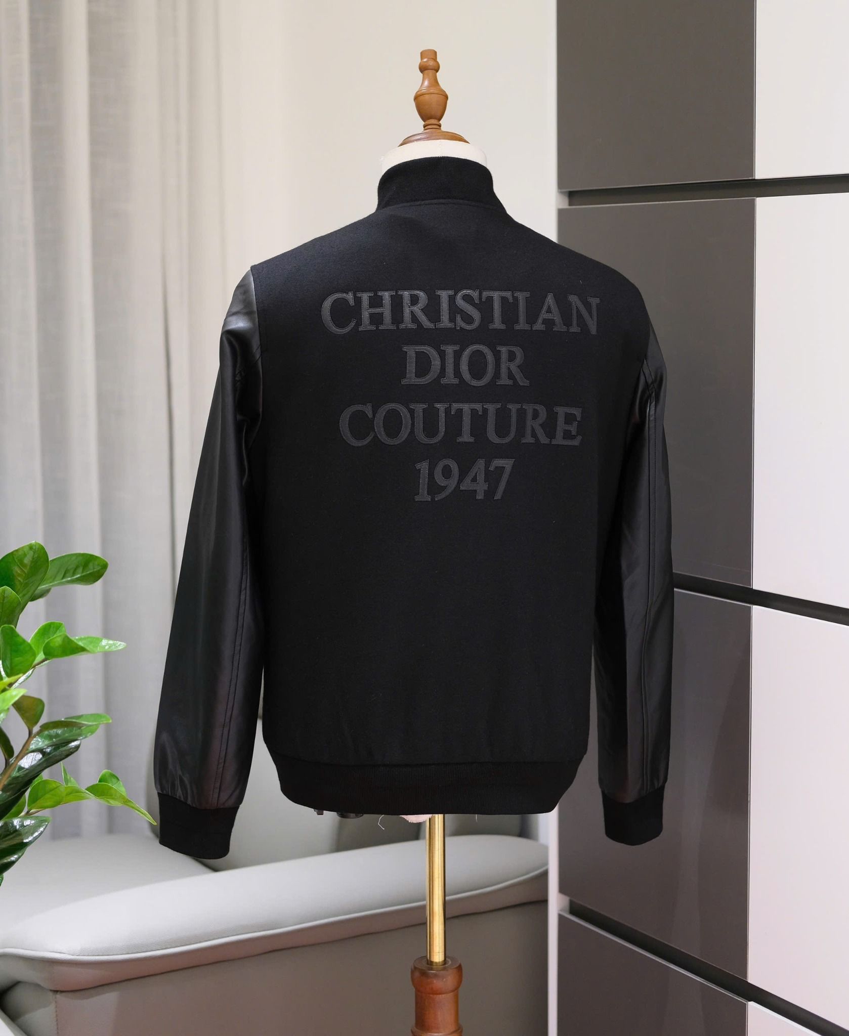 Áo khoác CD Icon Varsity da bò màu đen