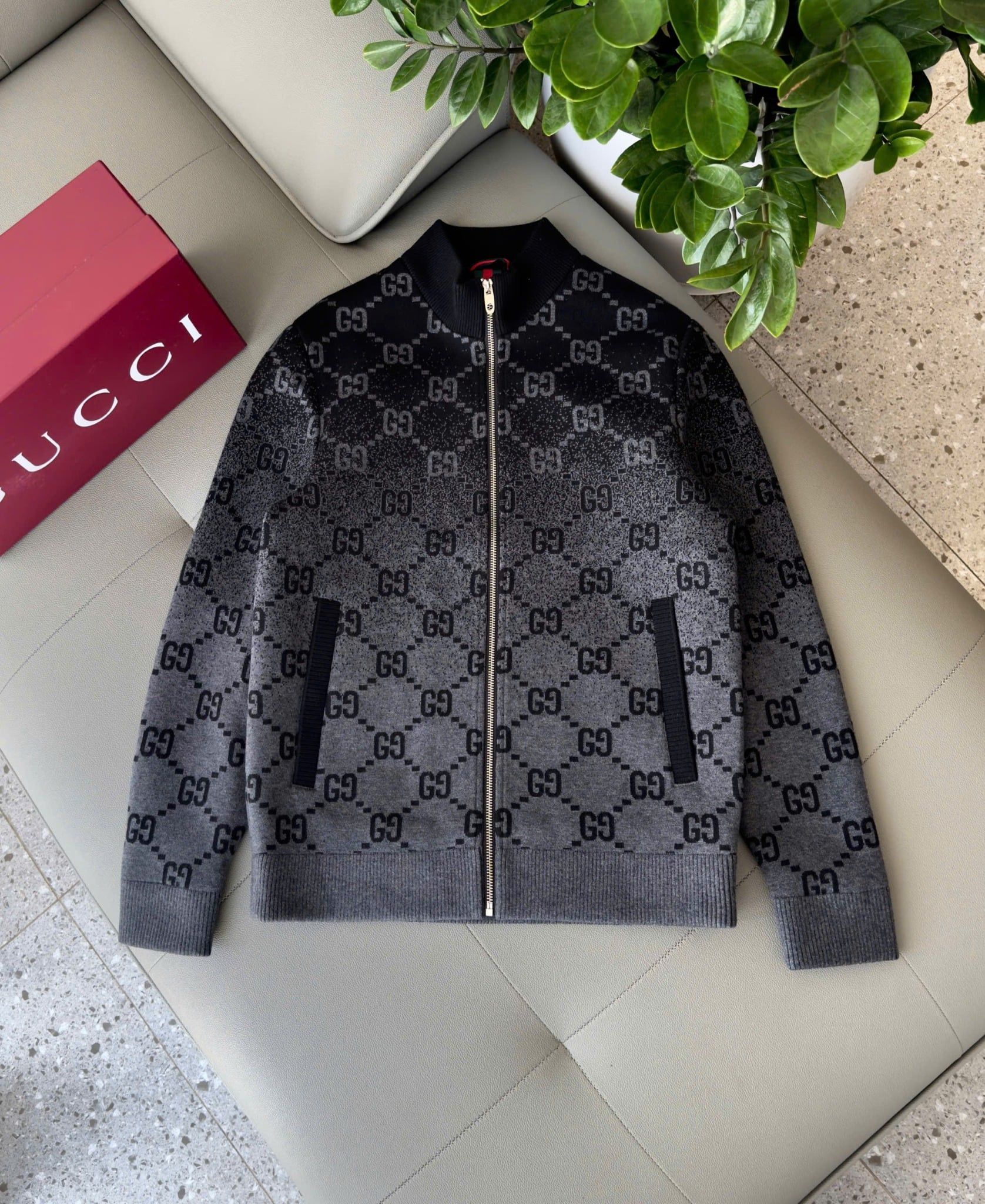 Áo Khoác Len GC Họa Tiết Mờ Dần