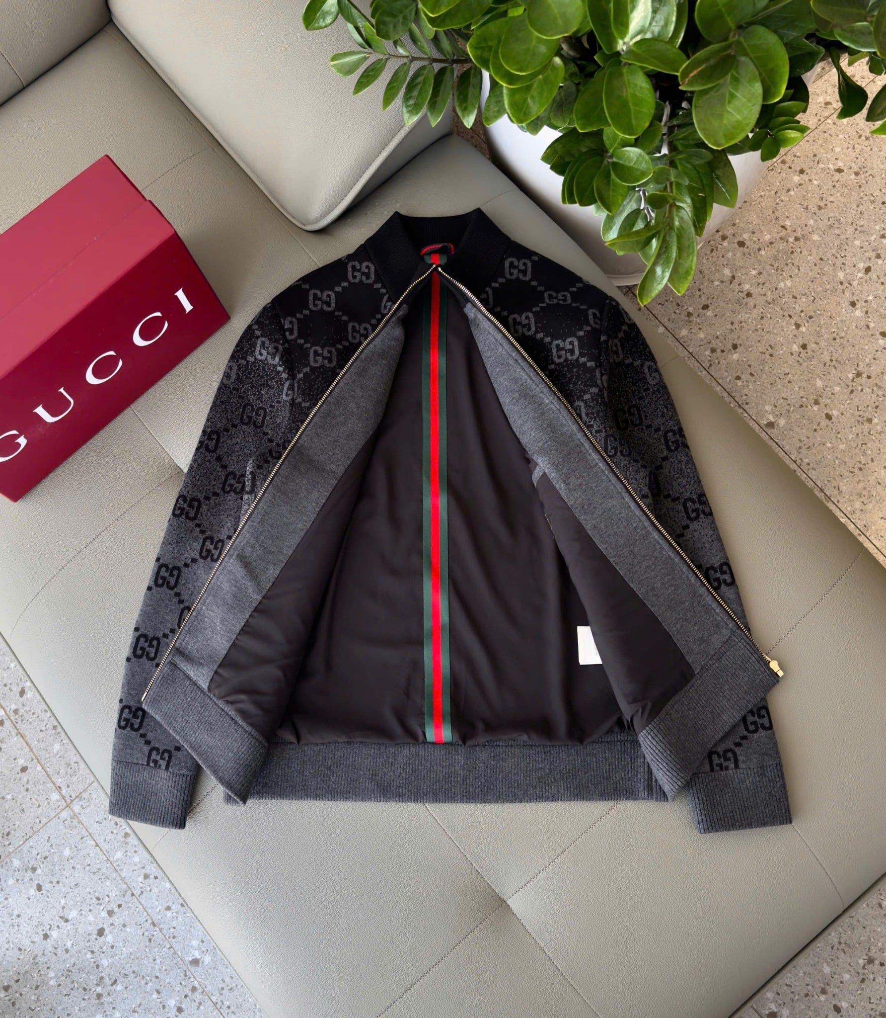 Áo Khoác Len GC Họa Tiết Mờ Dần