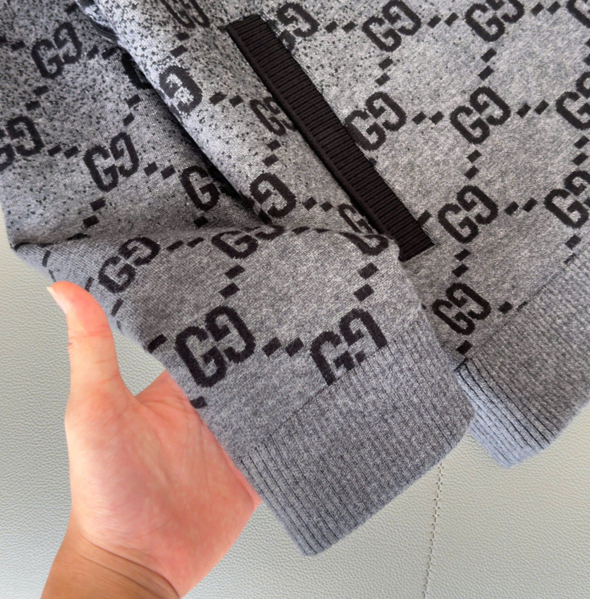 Áo Khoác Len GC Họa Tiết Mờ Dần