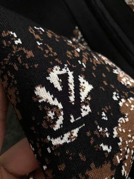Áo khoác Monogram nghệ thuật của Louis Vuitton
