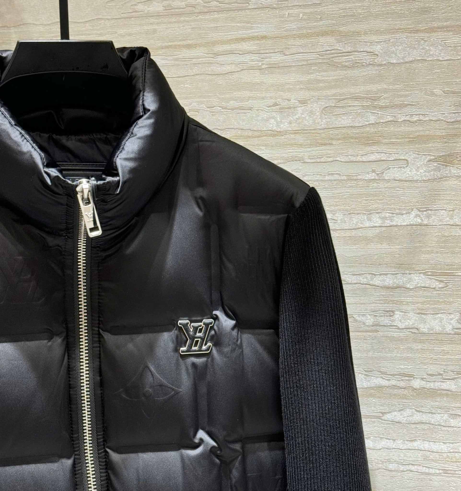 Áo Phao Louis Vuitton Tay Len Cao Cấp