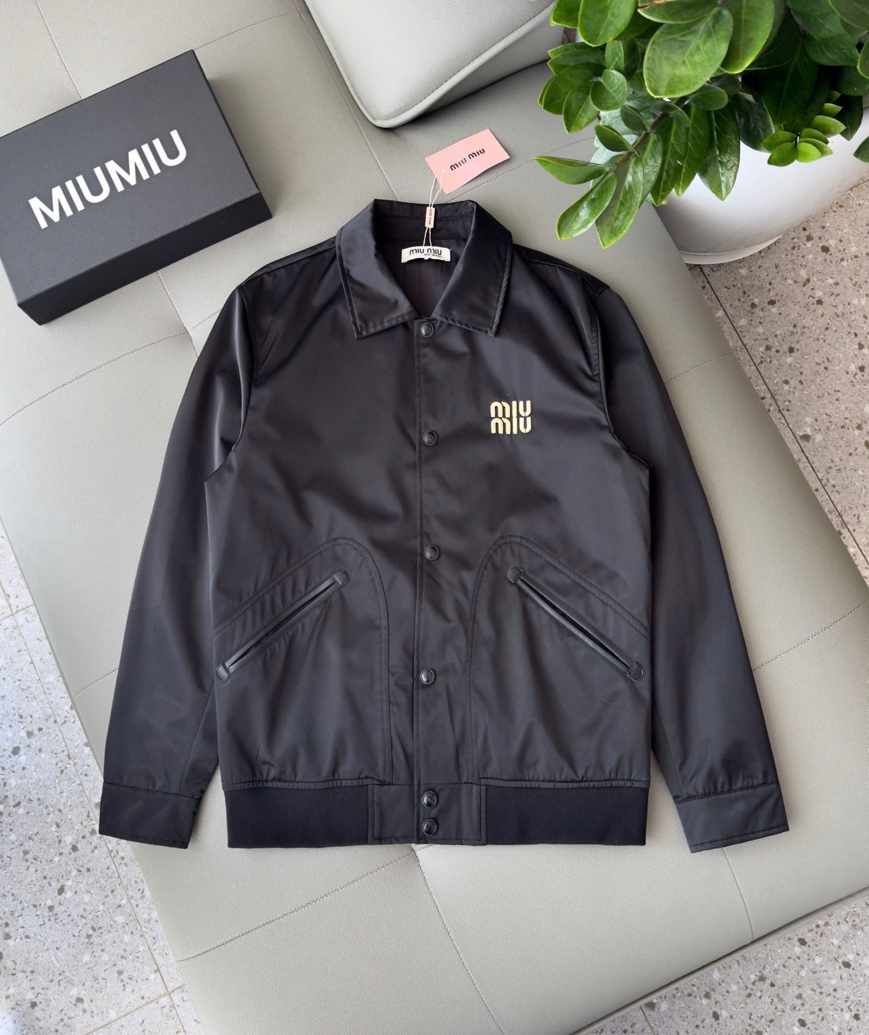 Áo Khoác Gió Cổ Bẻ MiuMiu