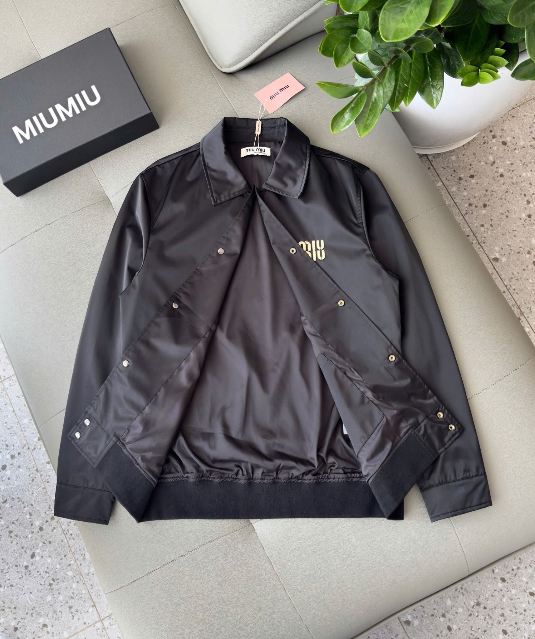 Áo Khoác Gió Cổ Bẻ MiuMiu