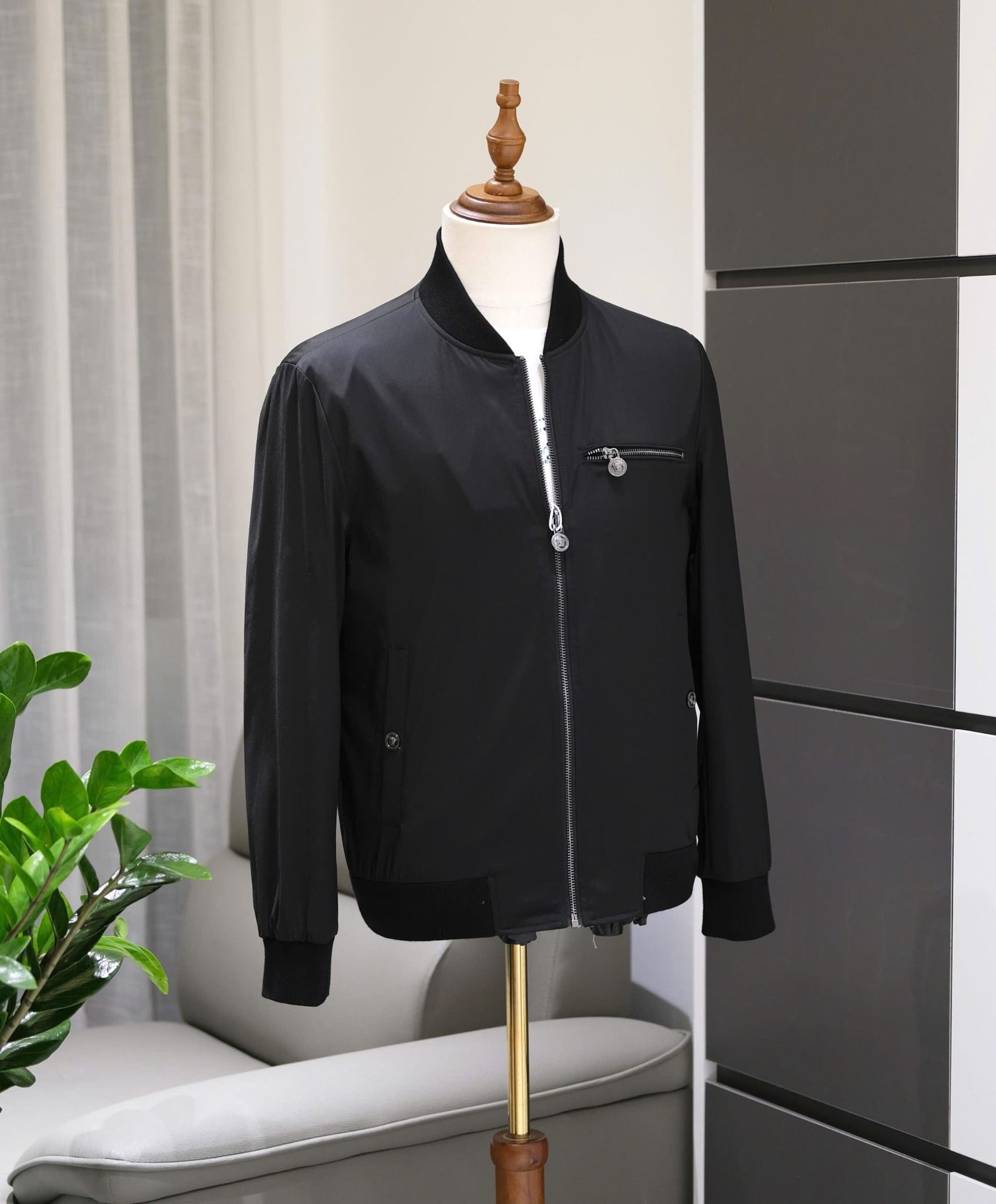 Áo Khoác Gió Versace Mặc Được 2 Kiểu