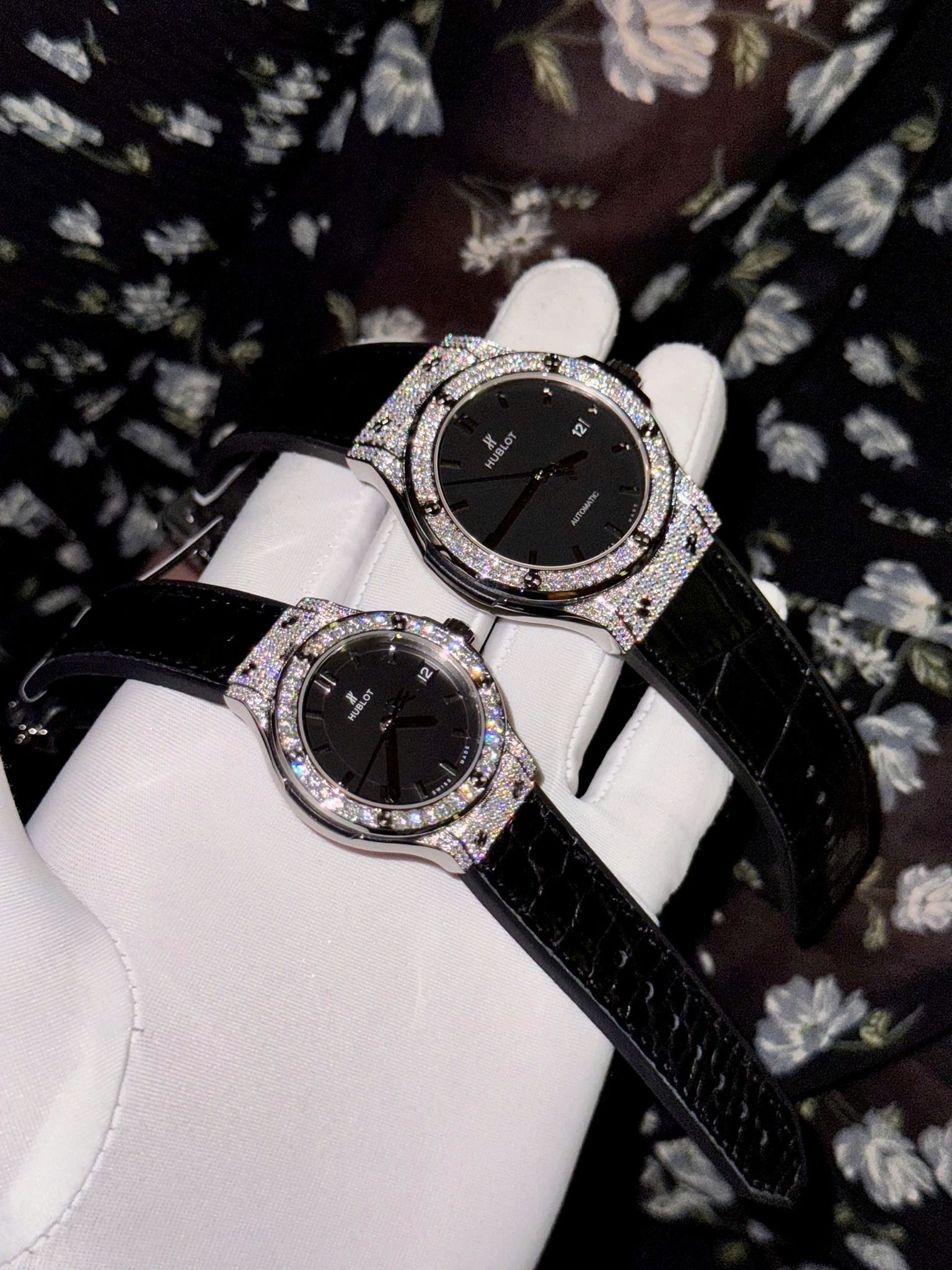 Đồng hồ Cặp đôi Hublot Classic Fusion Black Titanium Diamond Pave
