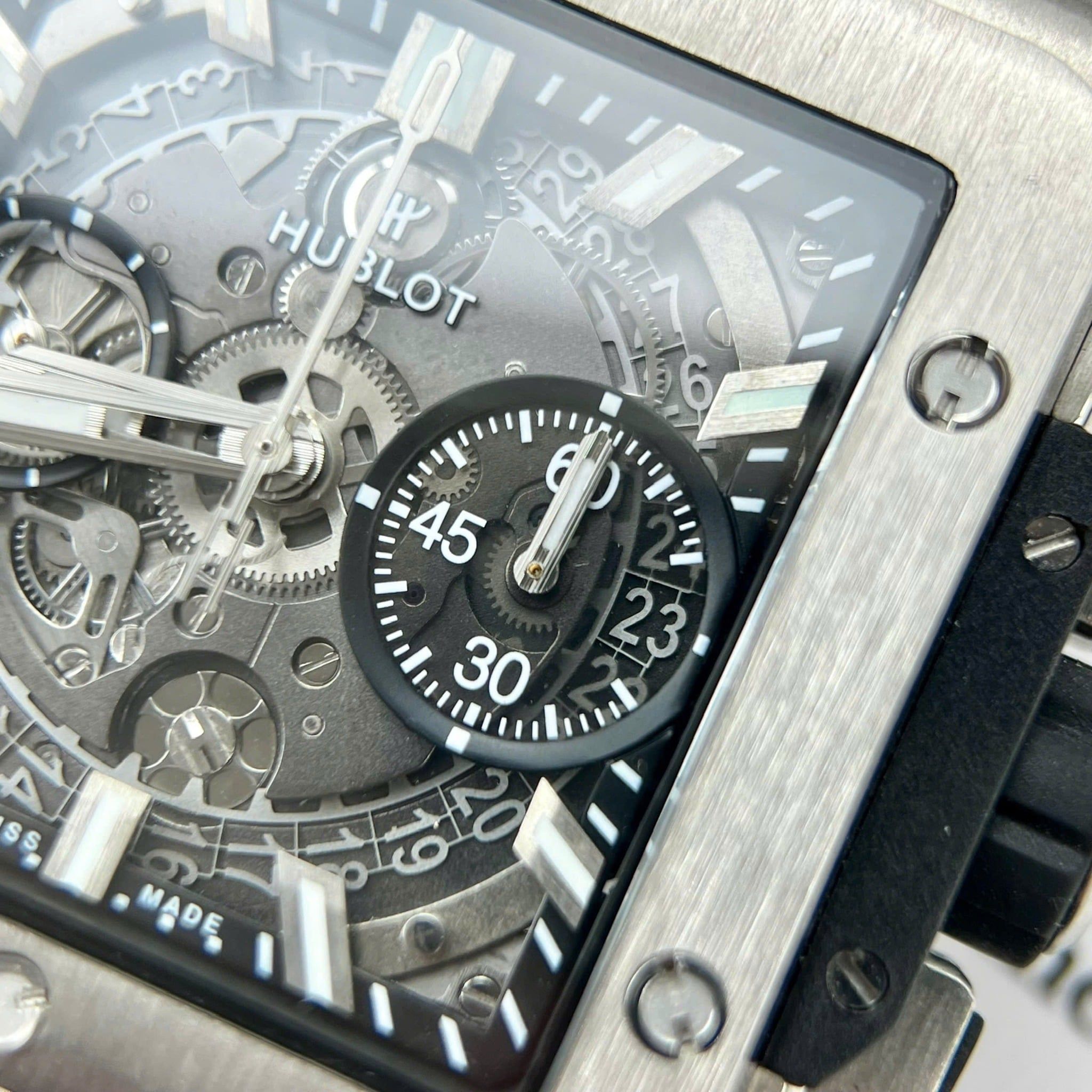 Đồng hồ Hublot Square Bang 821.NX.0170.RX Unico Titanium 42mm