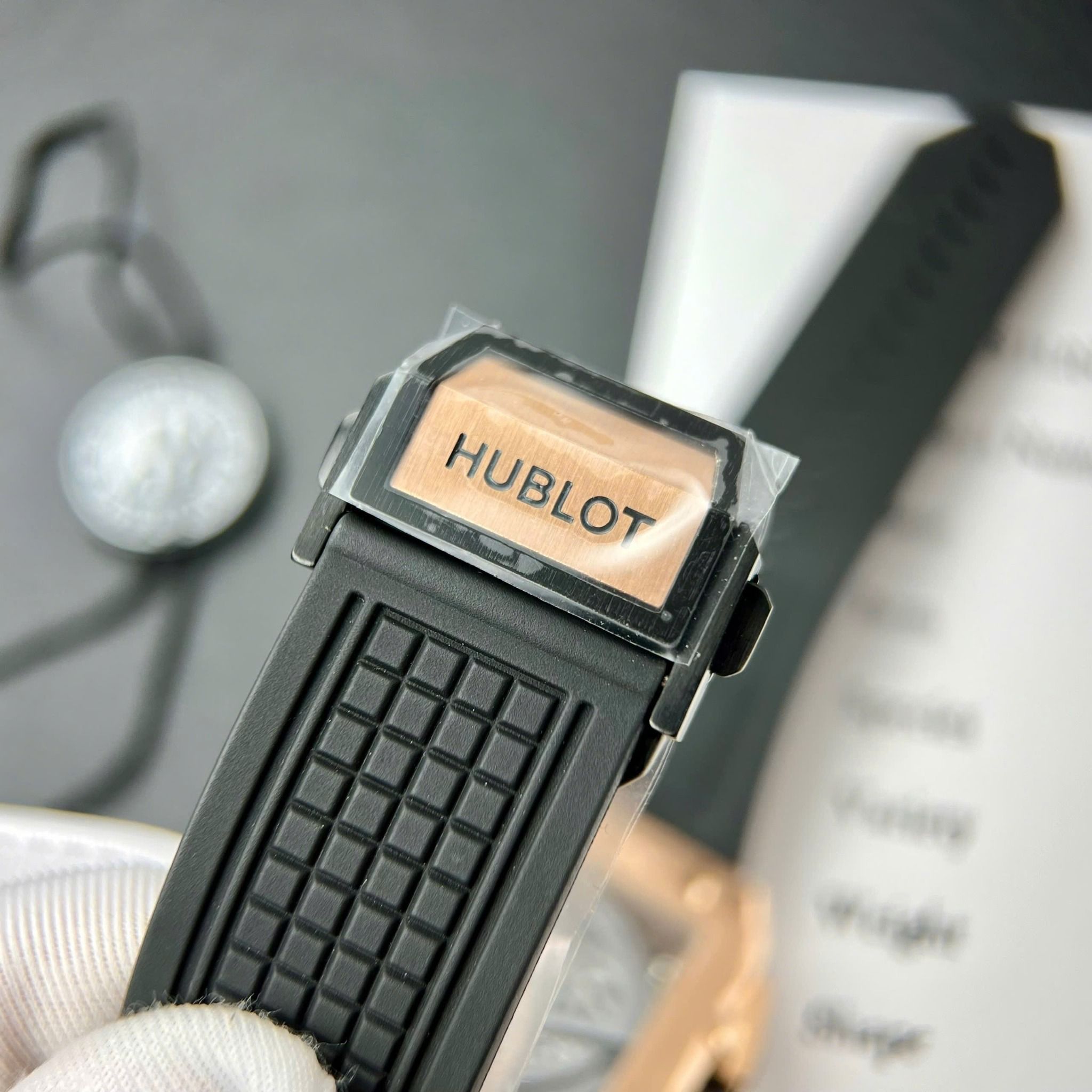 Đồng hồ Hublot Square Bang Unico King Gold 42mm 821.OX.0180.RX