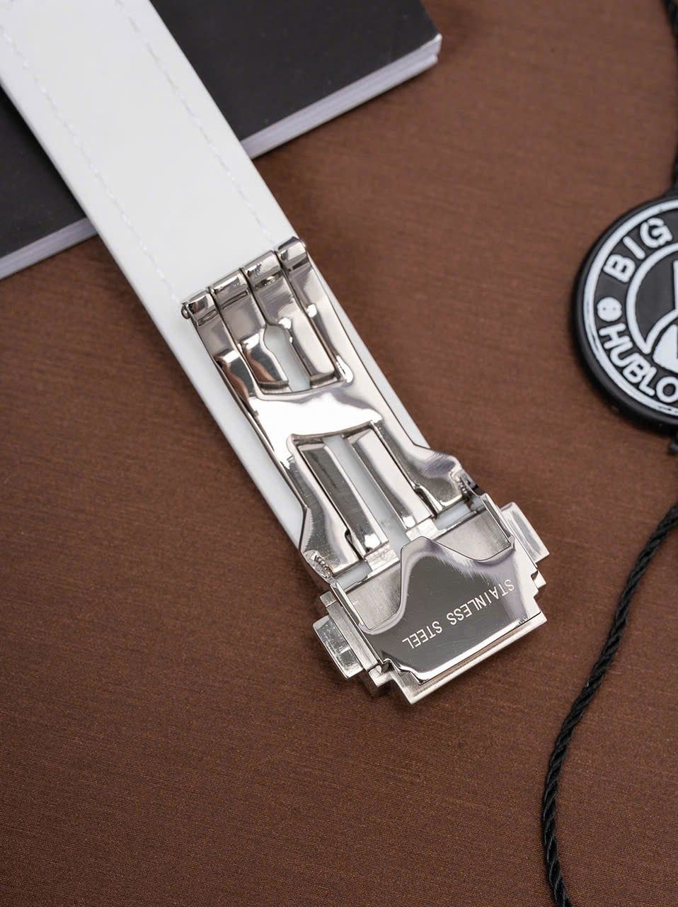 Hublot Classic Fusion White Titanium Diamonds 33 mm - Đồng hồ Nữ