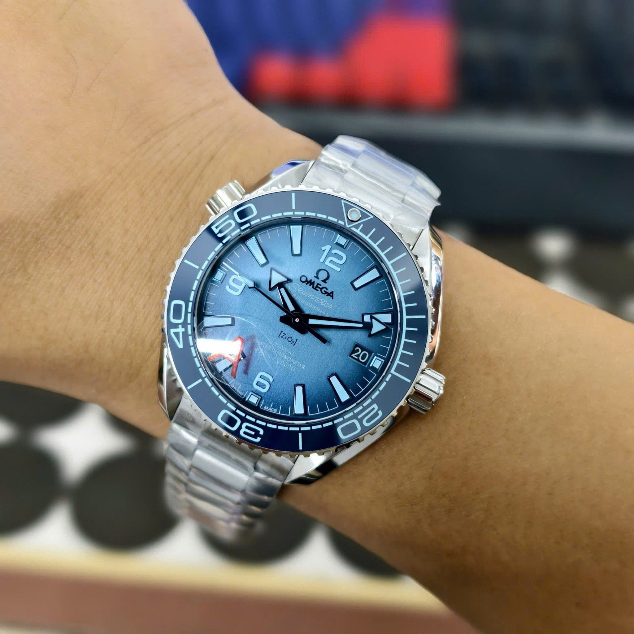 Đồng hồ Omega Seamaster Planet Ocean 600M Summer Blue Co-Axial Master Chronometer 215.30.40.20.03.002 39.5 Steel