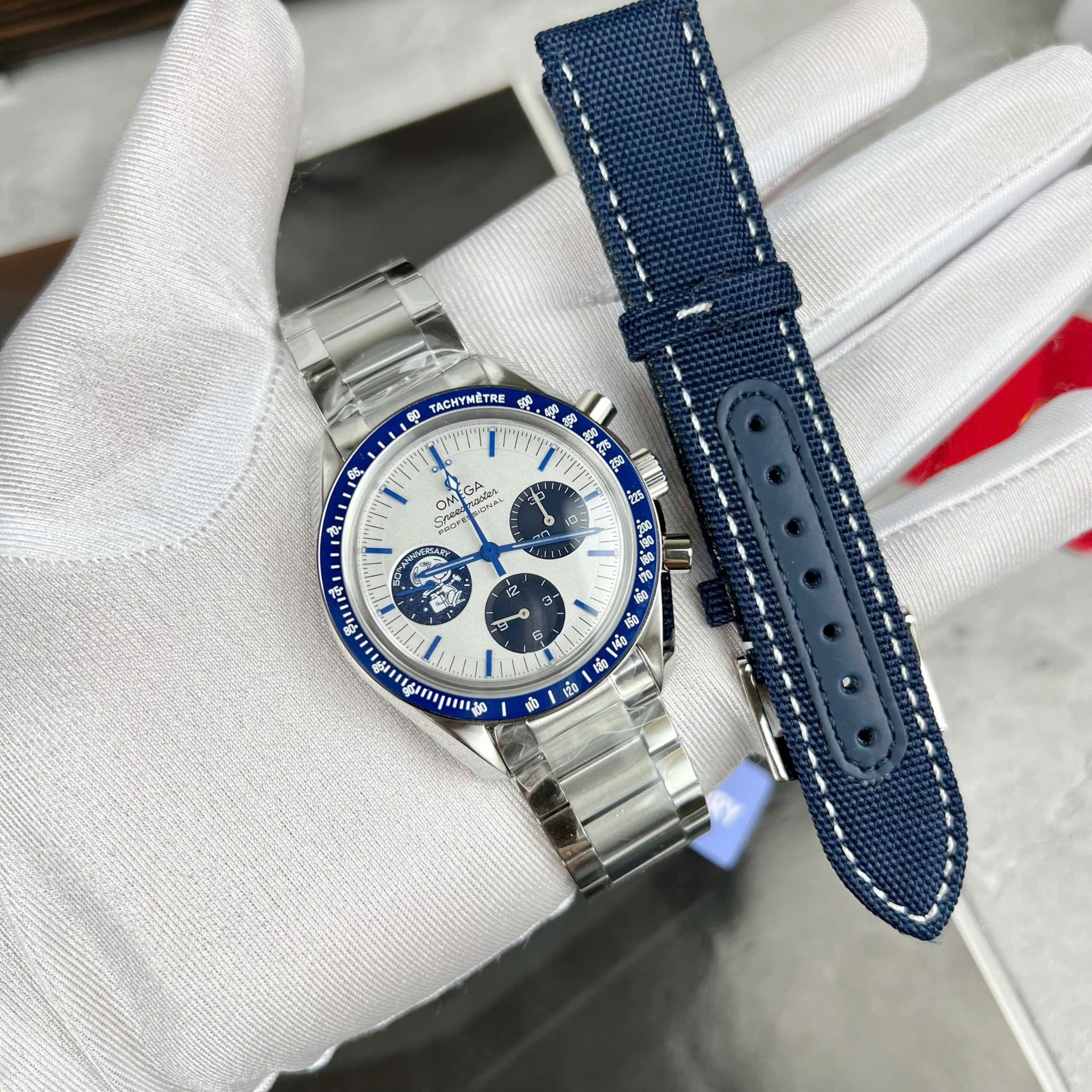 Đồng Hồ Omega New Speedmaster Apollo 13 Anniversary Silver Snoopy White Dial Mens Watch 310.32.42.50.02.001