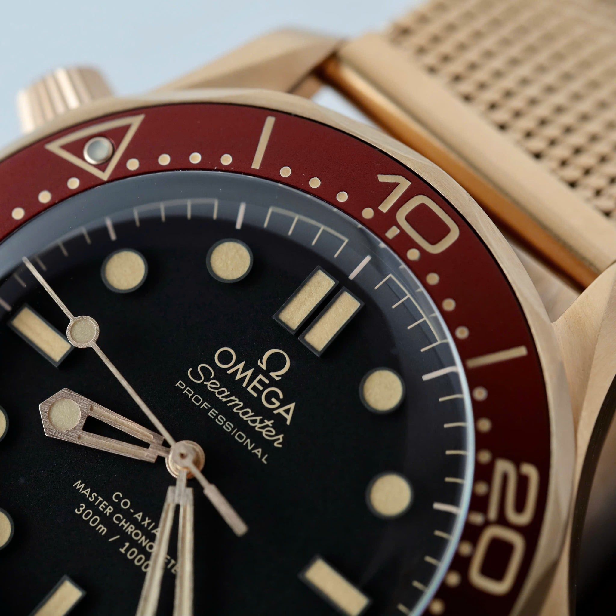 Đồng hồ Omega Seamaster Diver 300M Bronze Gold 42mm