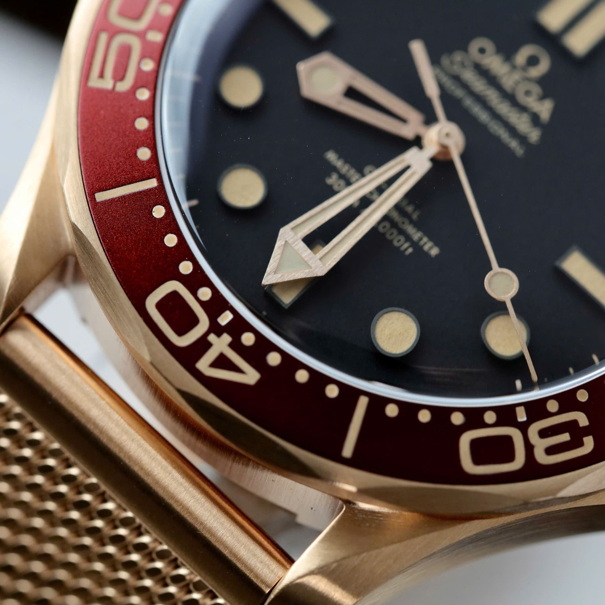 Đồng hồ Omega Seamaster Diver 300M Bronze Gold 42mm