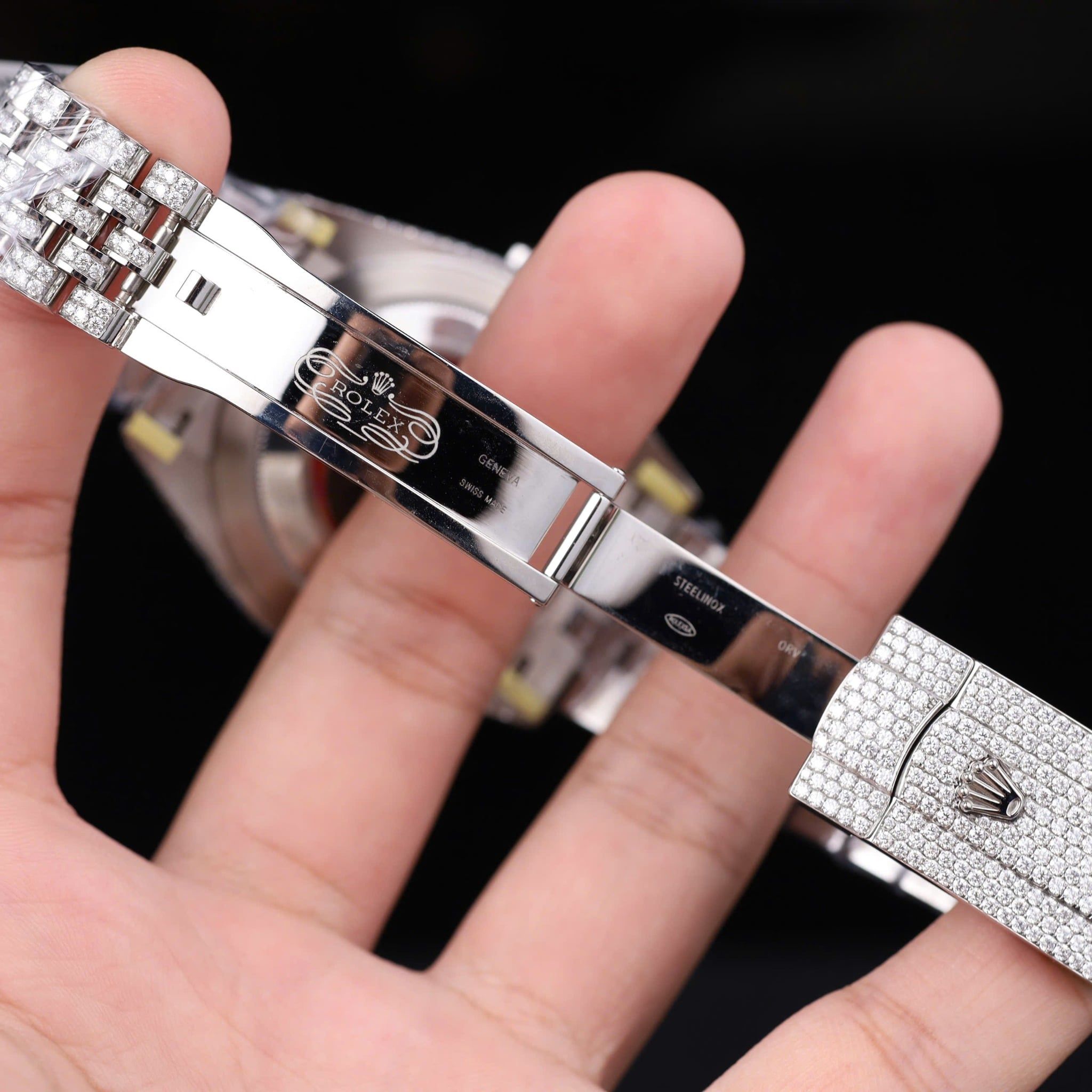 Rolex Oyster Perpetual Datejust bản chế tác độ full hơn 1000 viên kim cương Moissanite