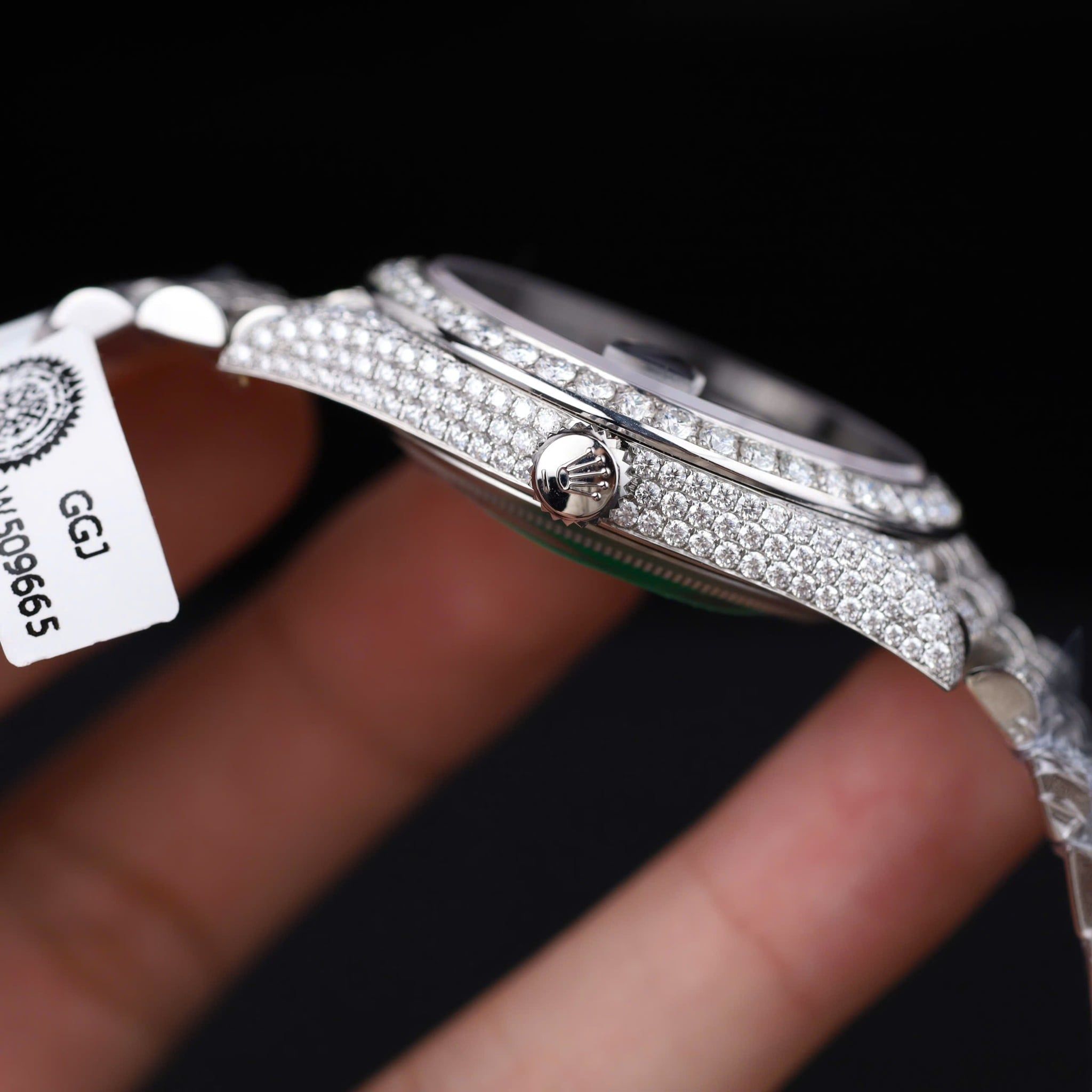 Rolex Oyster Perpetual Datejust bản chế tác độ full hơn 1000 viên kim cương Moissanite