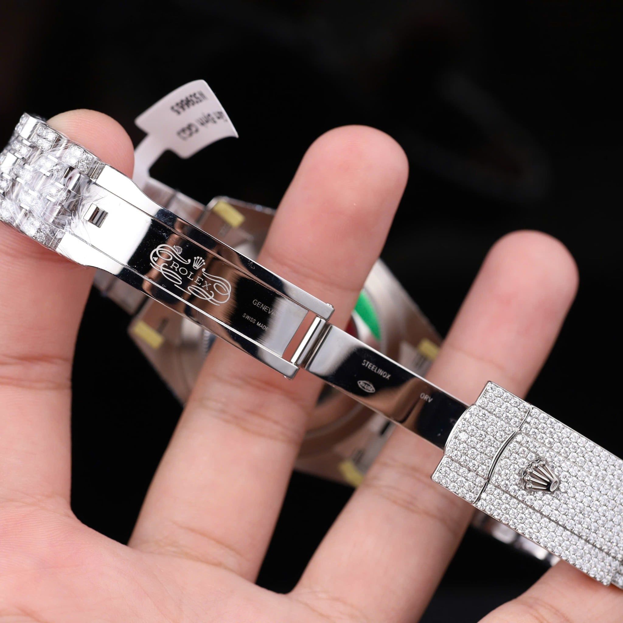 Rolex Oyster Perpetual Datejust bản chế tác độ full hơn 1000 viên kim cương Moissanite