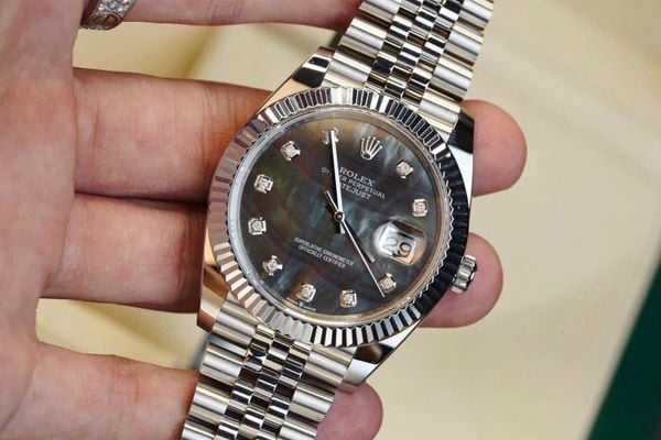 Đồng Hồ Rolex Oyster Perpetual Datejust mặt số xà cừ Đen