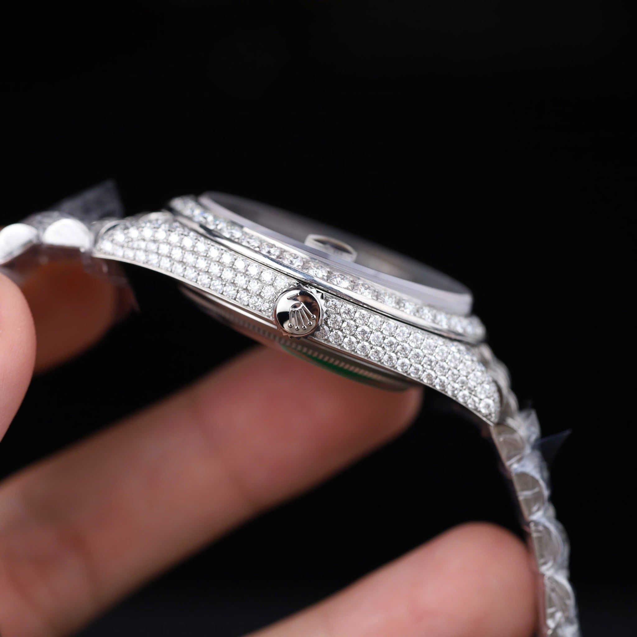 Rolex Oyster Perpetual Datejust bản chế tác độ full hơn 1000 viên kim cương Moissanite