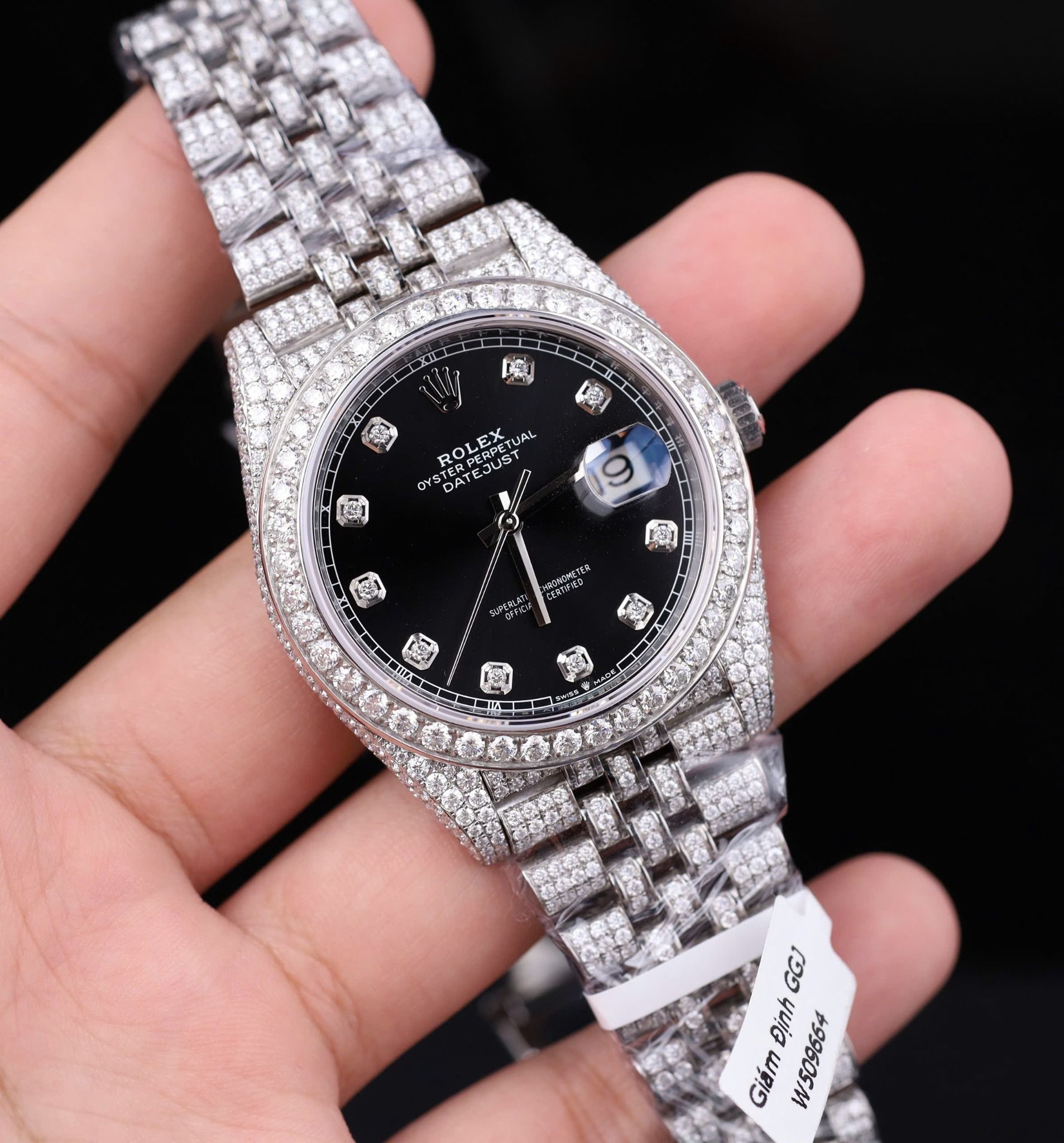 Rolex Oyster Perpetual Datejust bản chế tác độ full hơn 1000 viên kim cương Moissanite